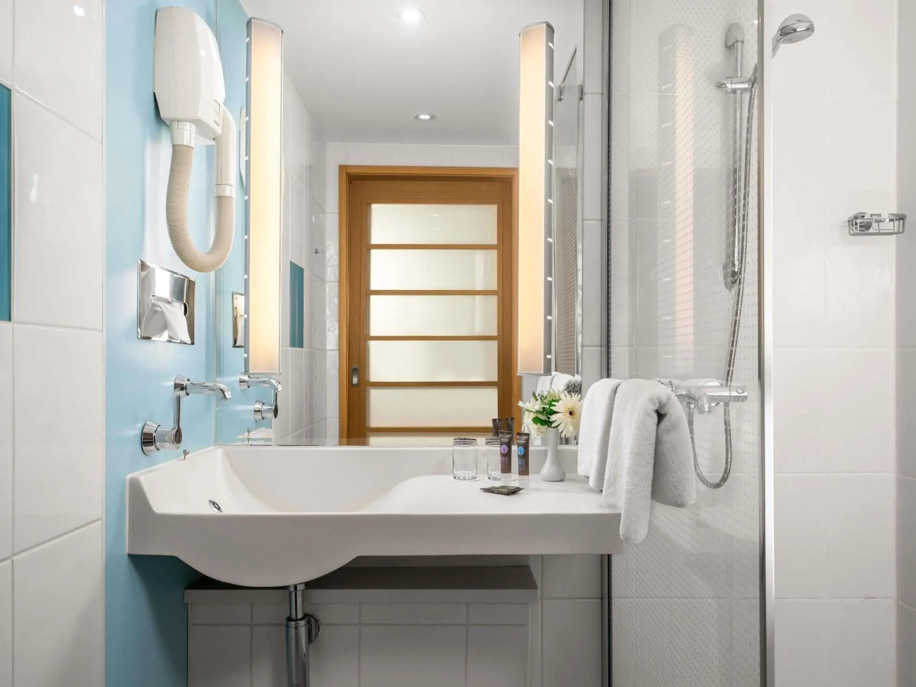 Standard Room with twin beds in Novotel Istanbul Zeytinburnu Standard Room with twin beds in Novotel Istanbul Zeytinburnu