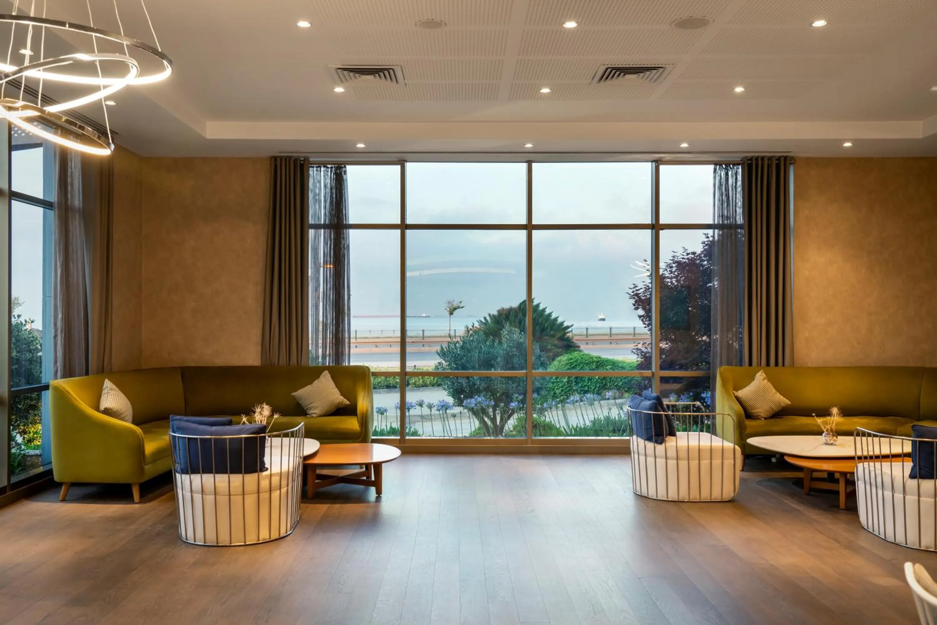 Seating area in Novotel Istanbul Zeytinburnu