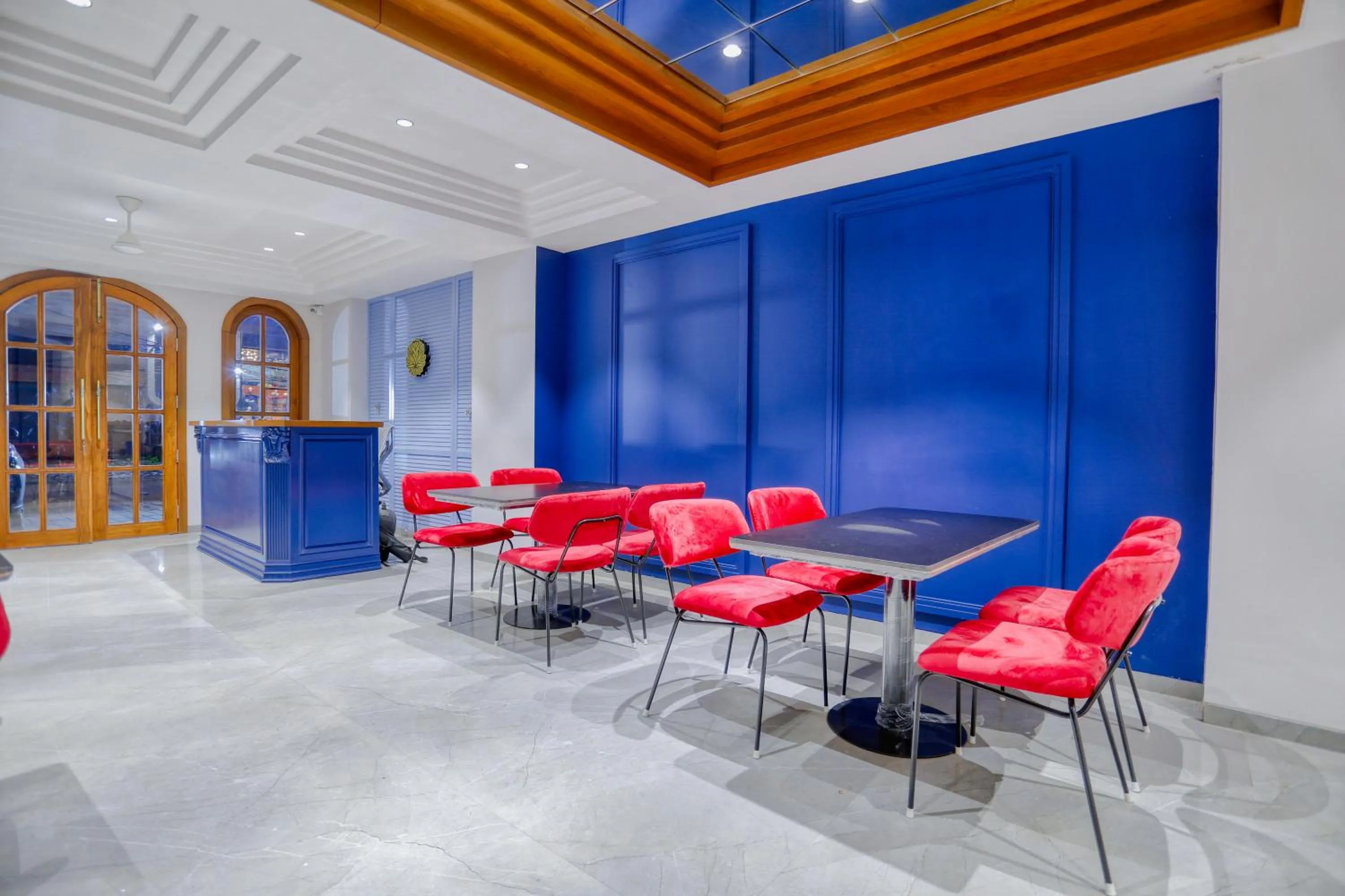 Restaurant/places to eat in Hotel Pavilion