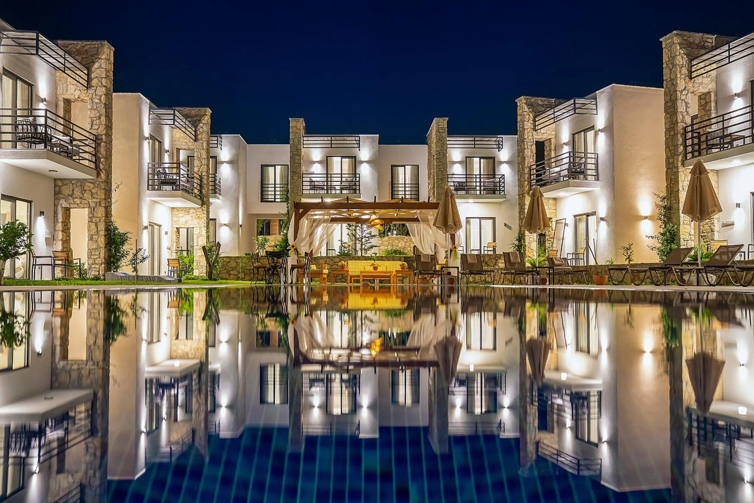 Property building in DADYA BORA HOTEL