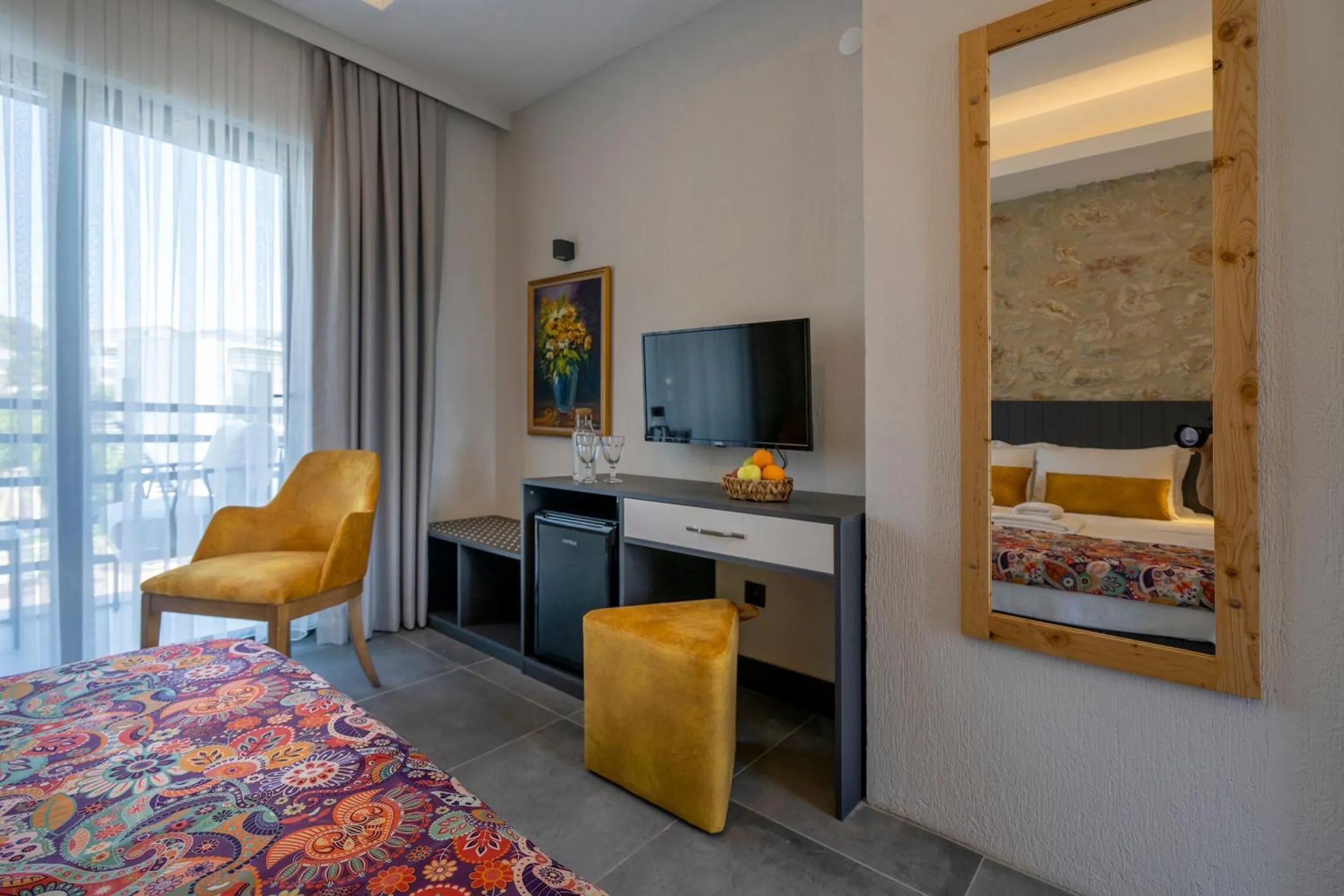 TV and multimedia in DADYA BORA HOTEL