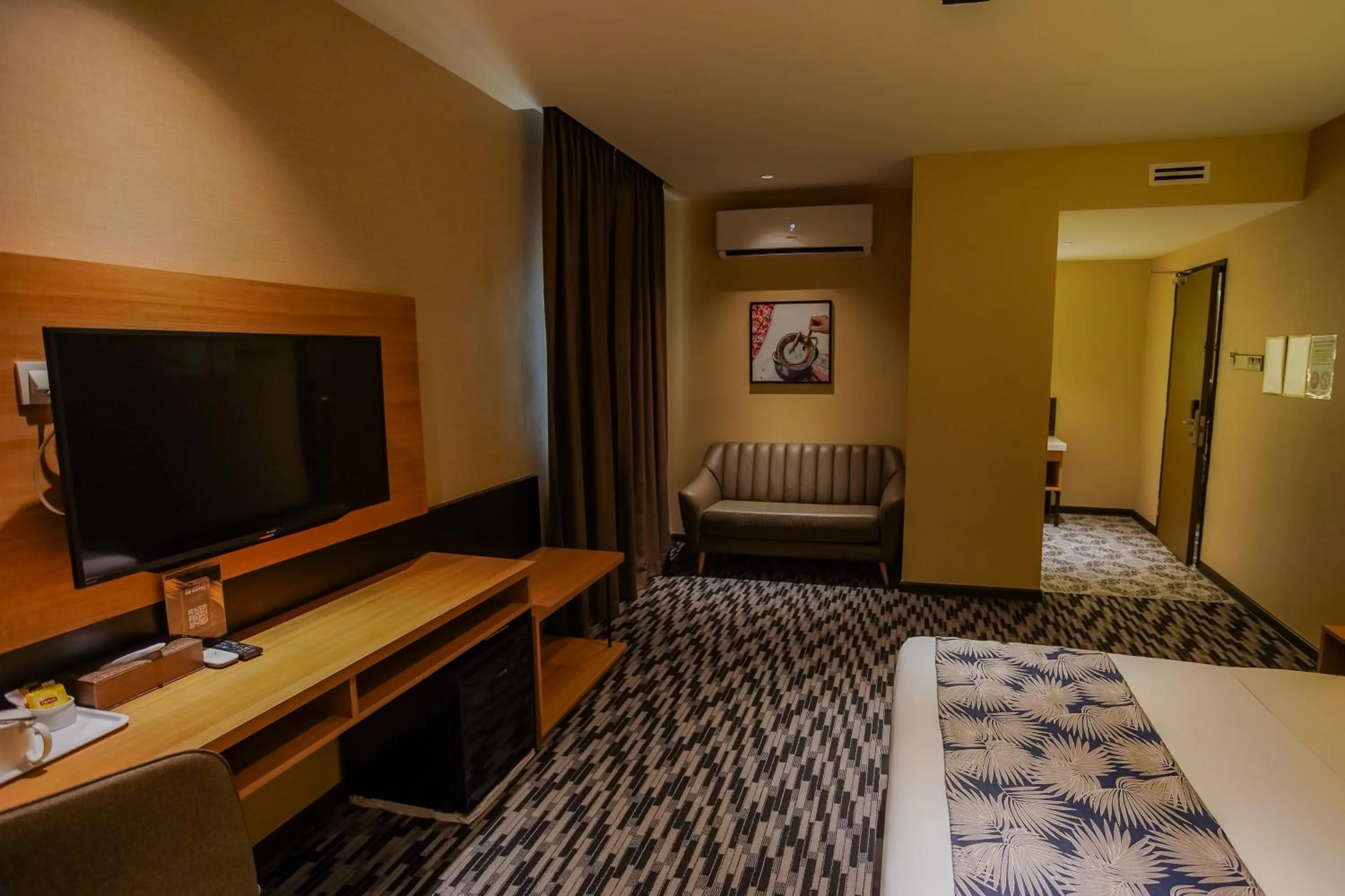 Communal lounge/ TV room, Bed in NB HOTEL