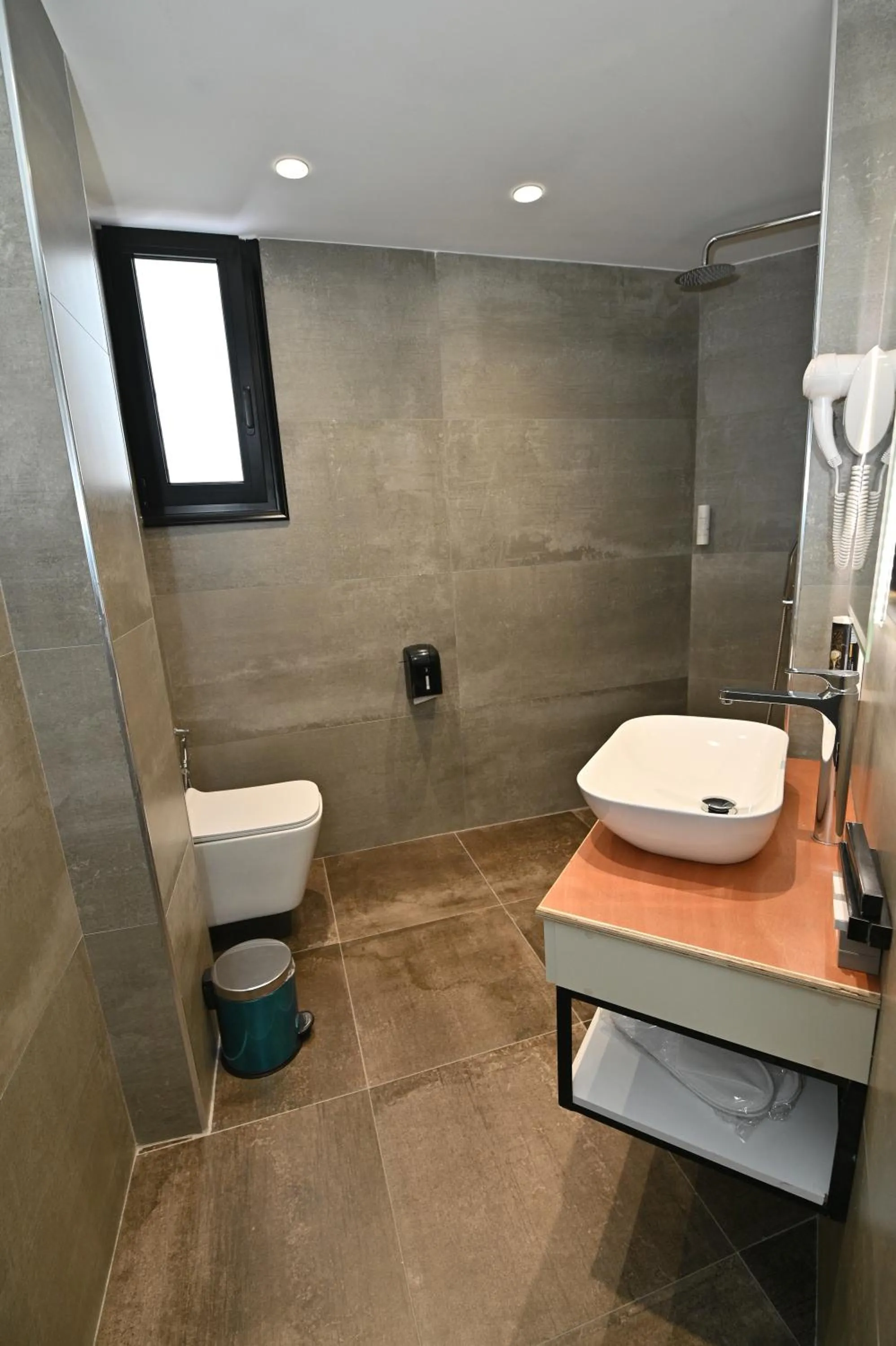 Shower in MondurO Hotel