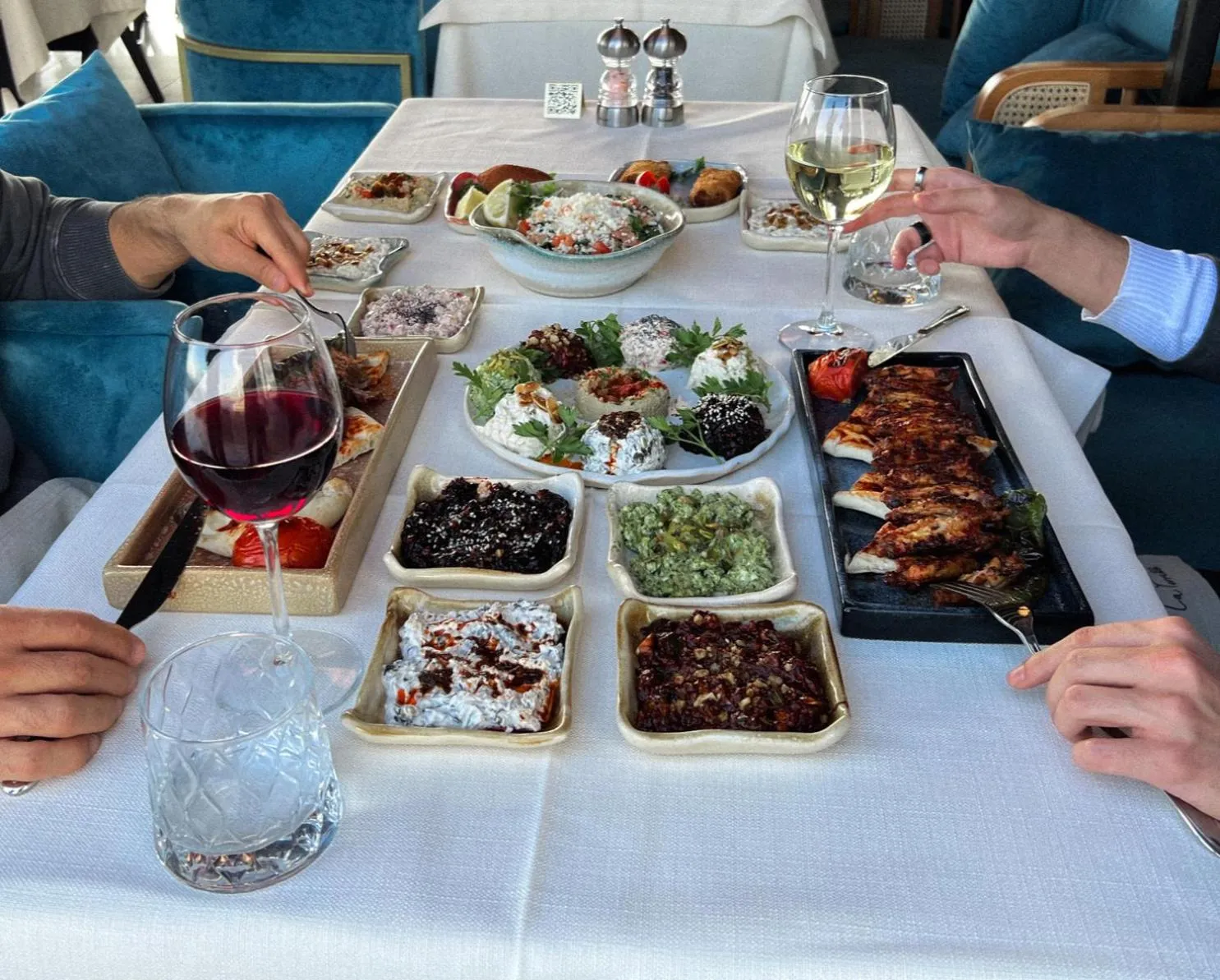 Restaurant/places to eat in Hotel De Reve Galata-Special Class