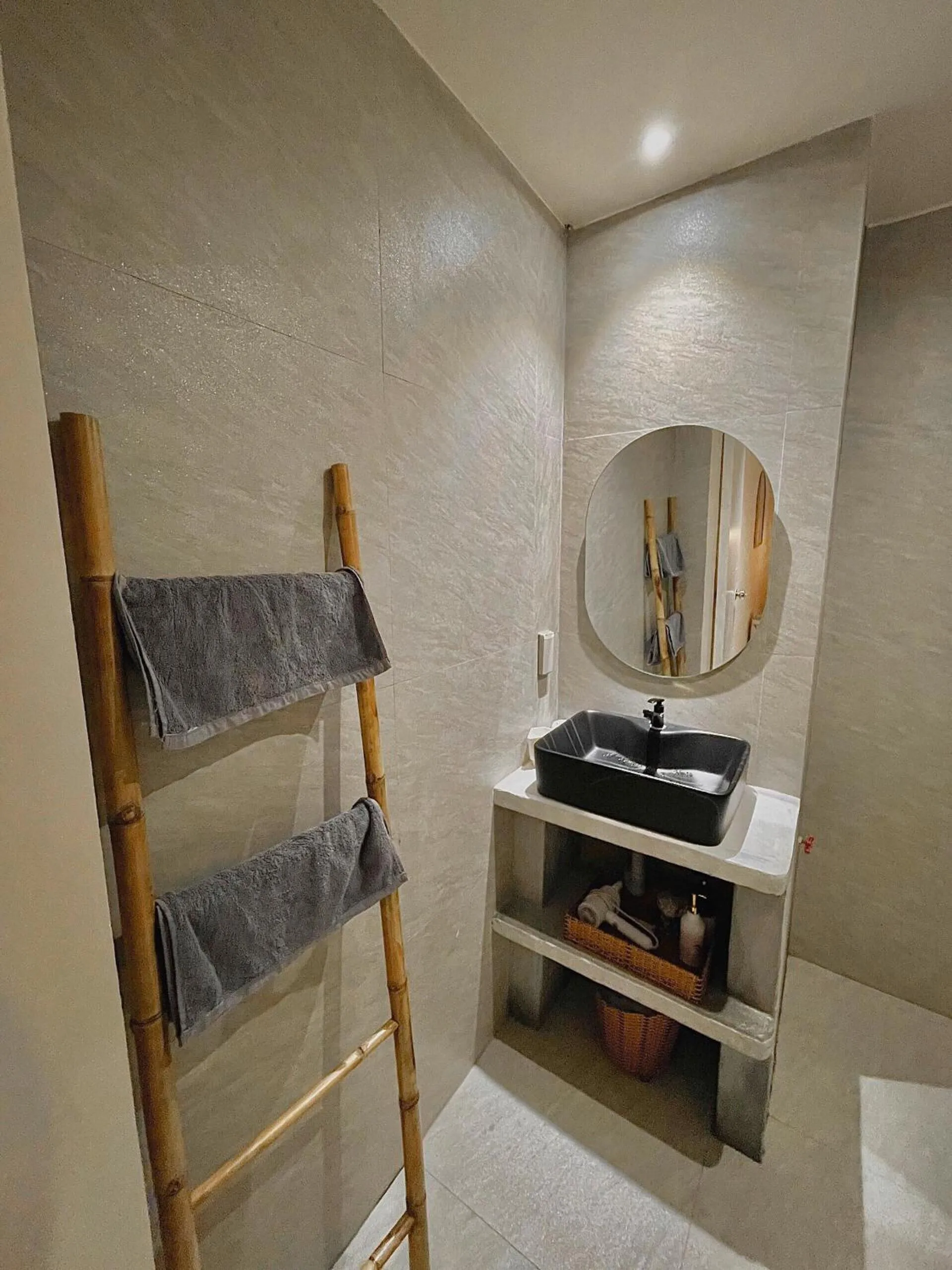 Shower, Bed in VV House Quy Nhon