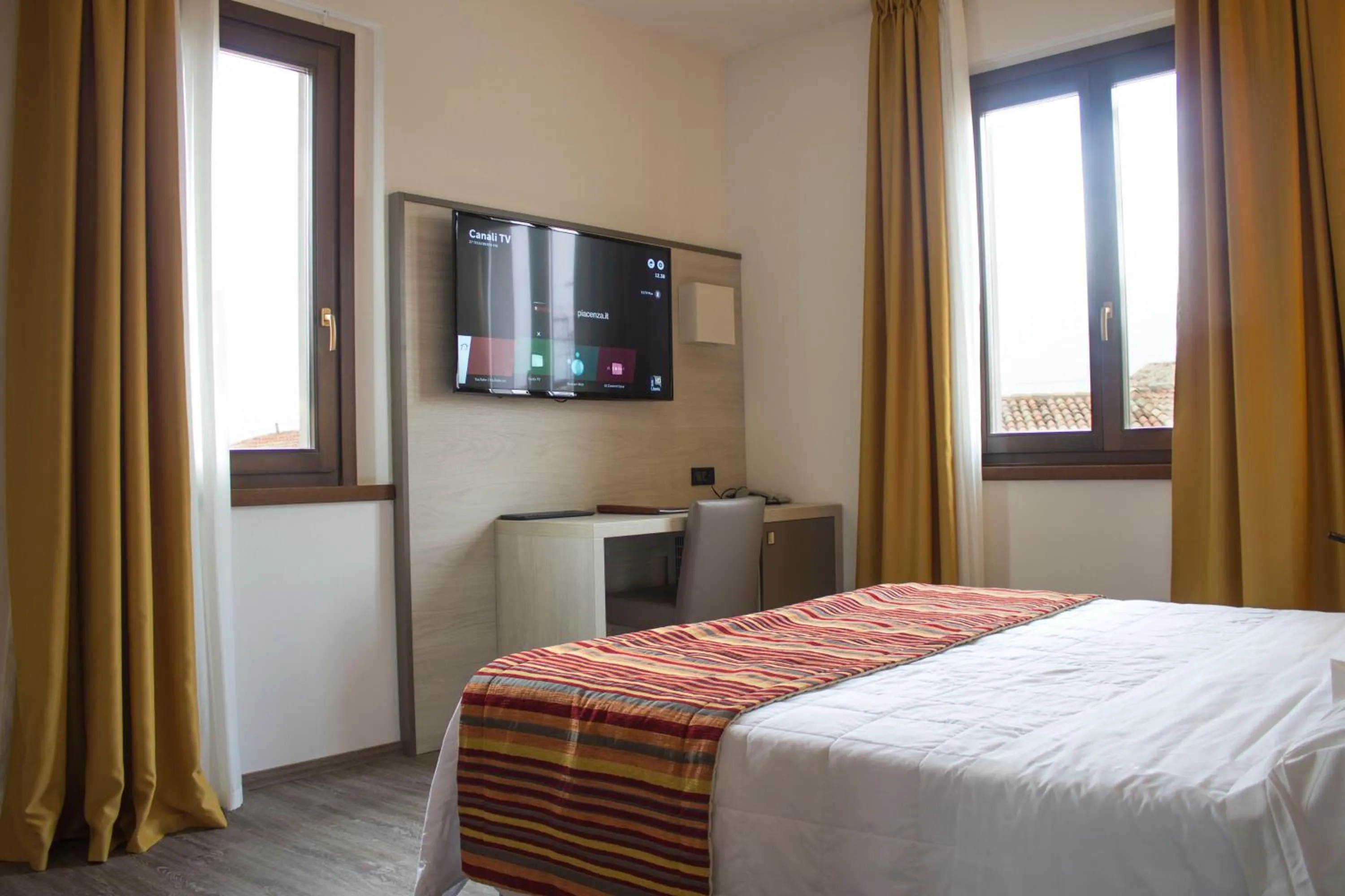 Photo of the whole room, Bed in Hotel Dolomiti