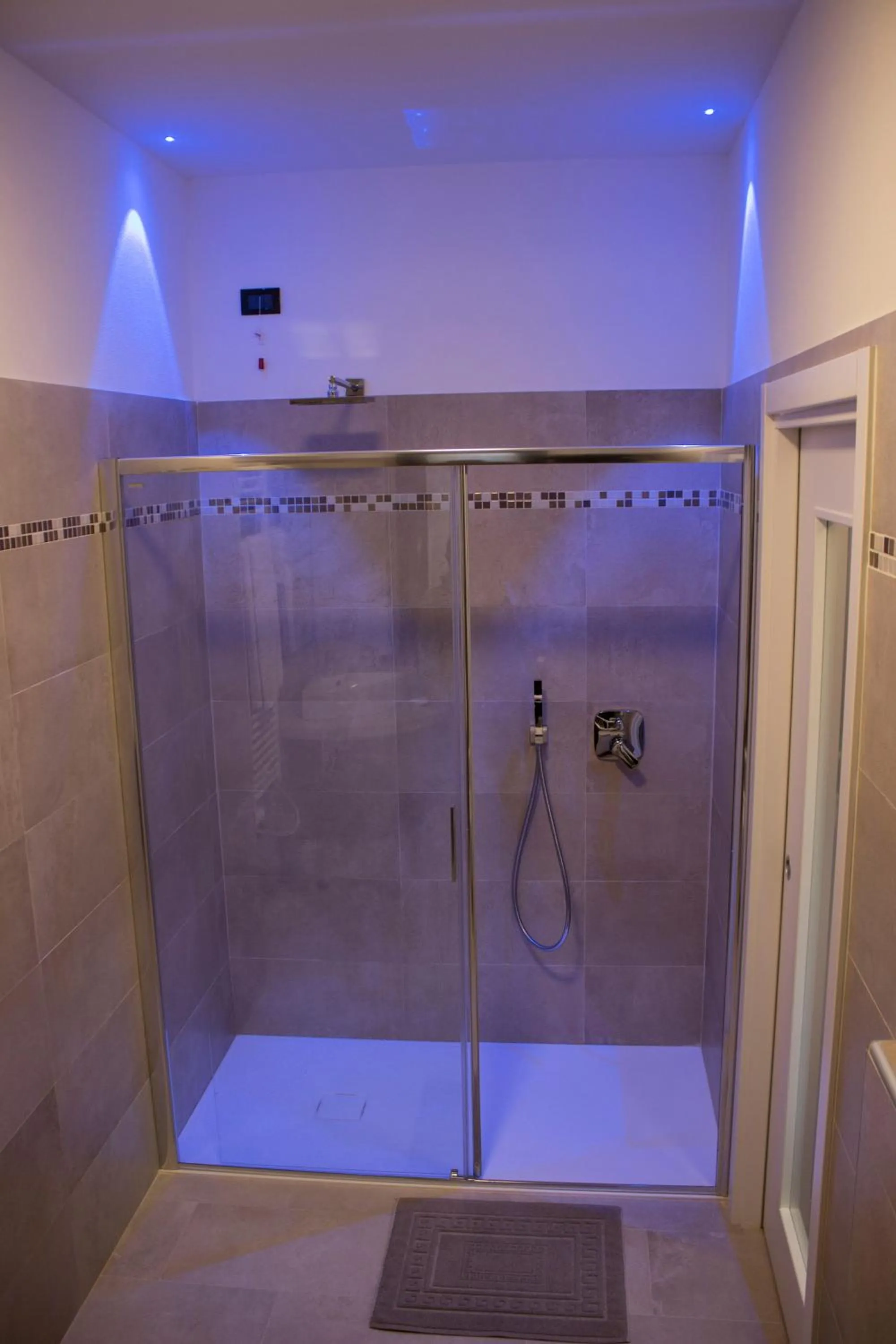 Shower in Hotel Dolomiti