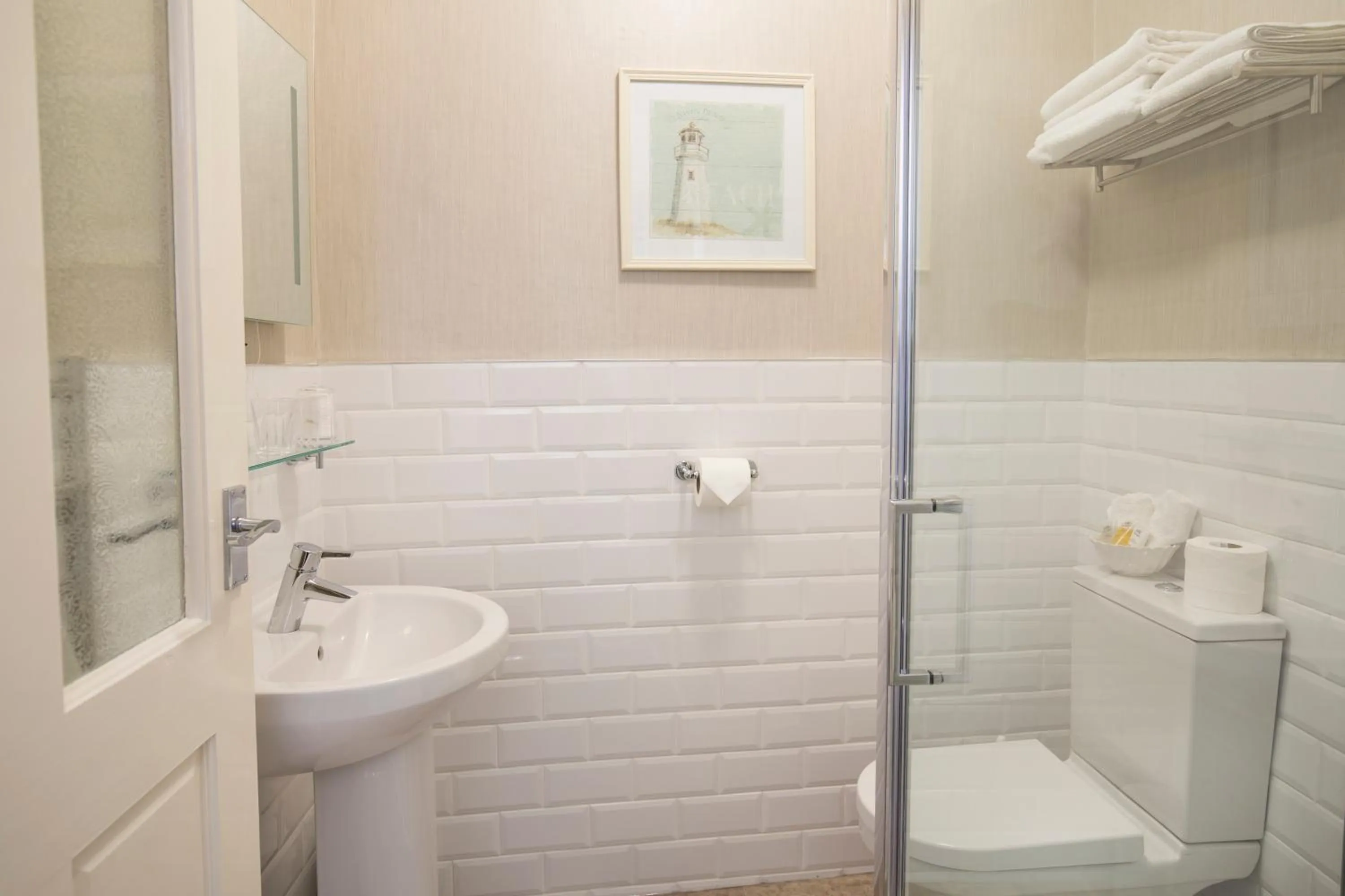 Bathroom in Bramwood Guest House