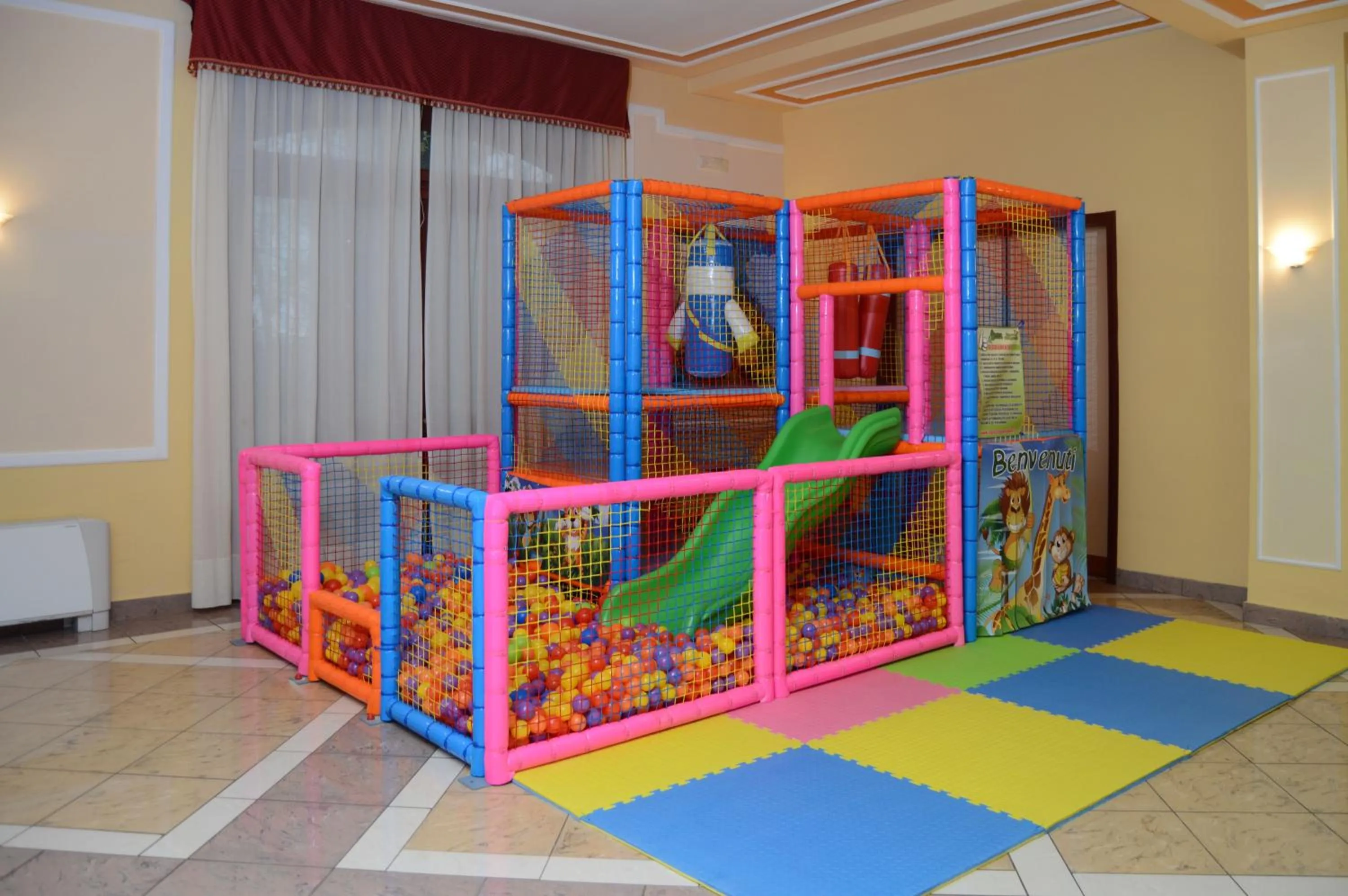 Restaurant/places to eat in Royal Hotel Montevergine