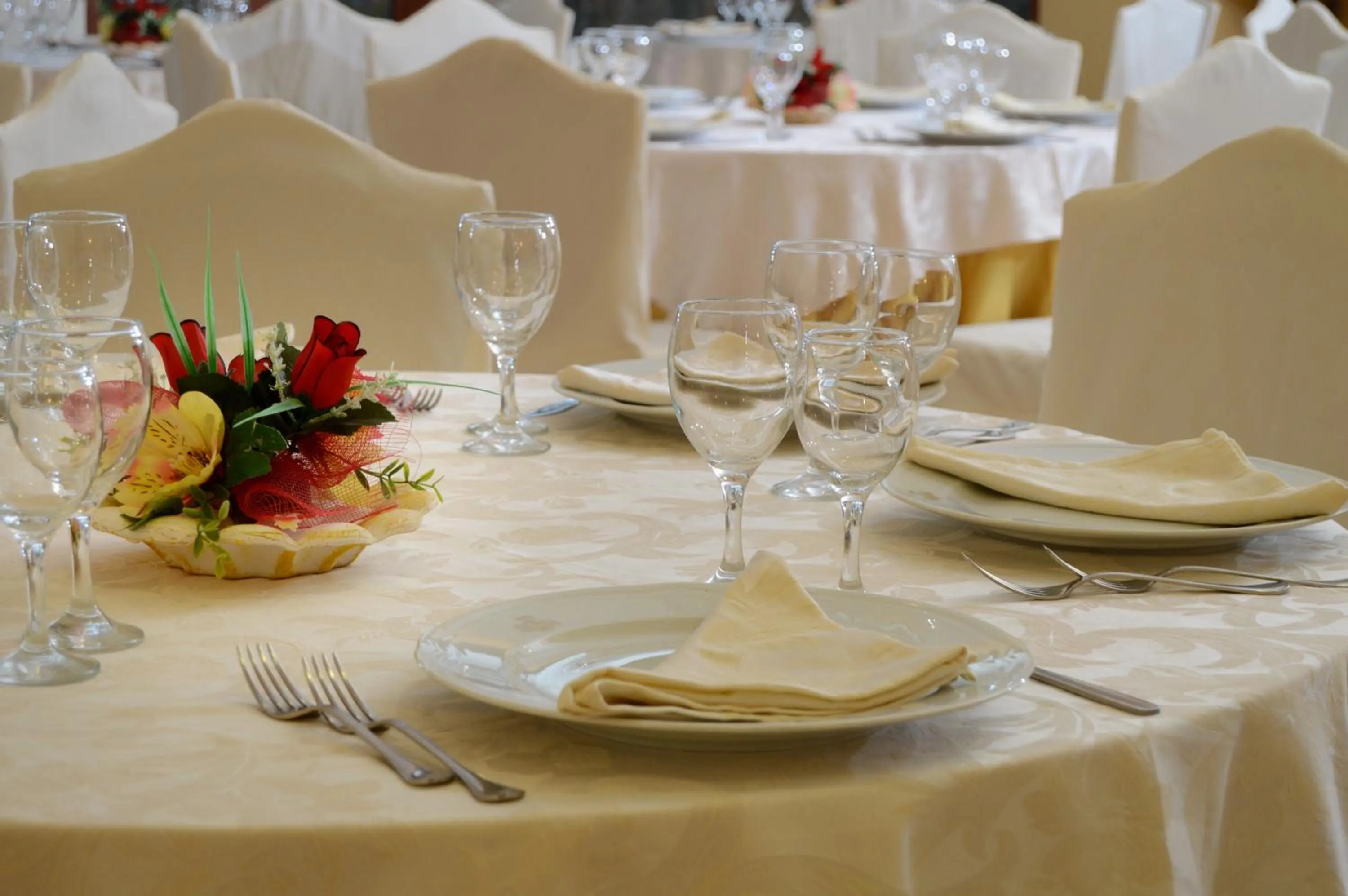 Restaurant/places to eat in Royal Hotel Montevergine