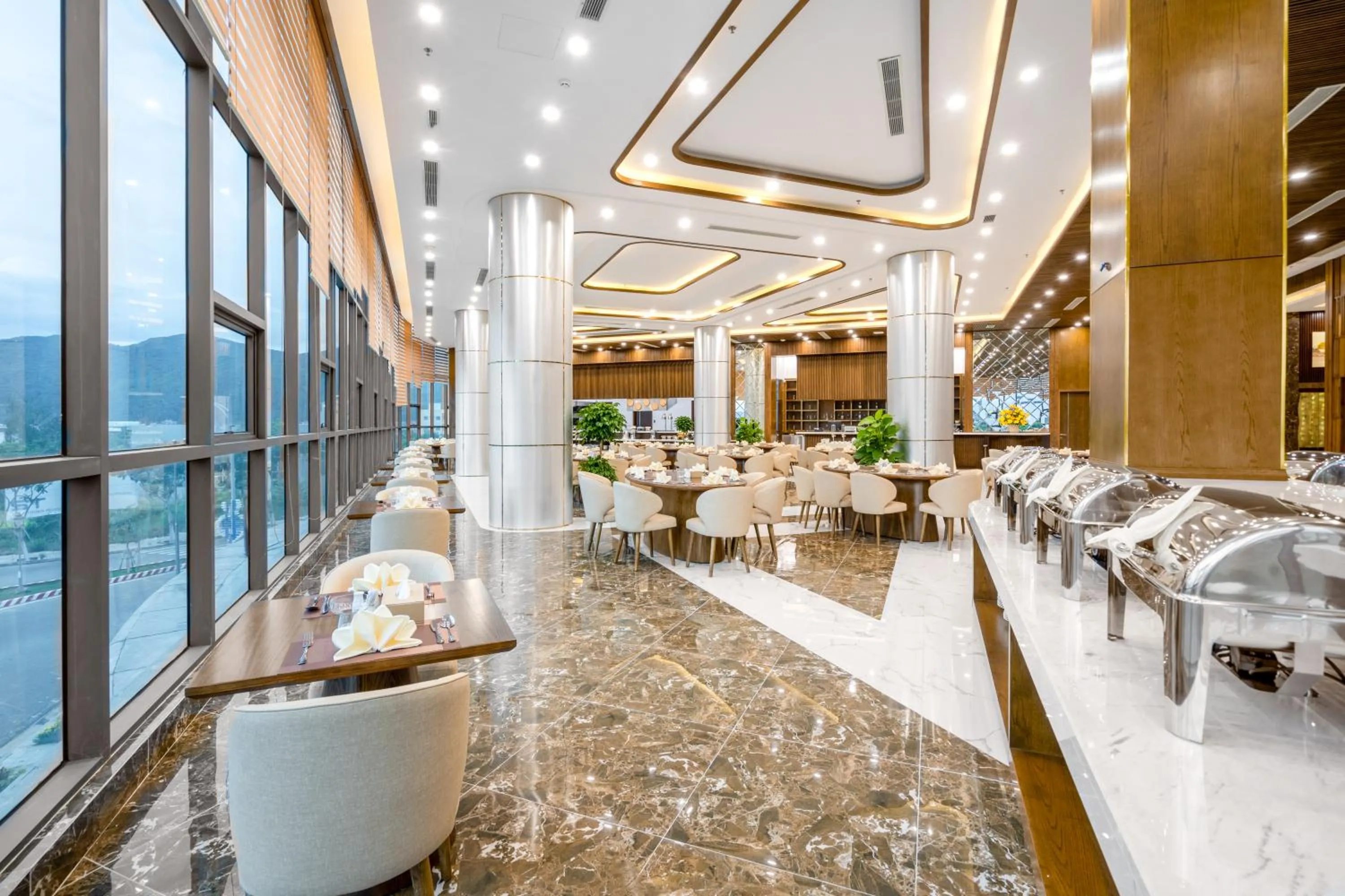 Restaurant/places to eat in Alan Sea Hotel Danang