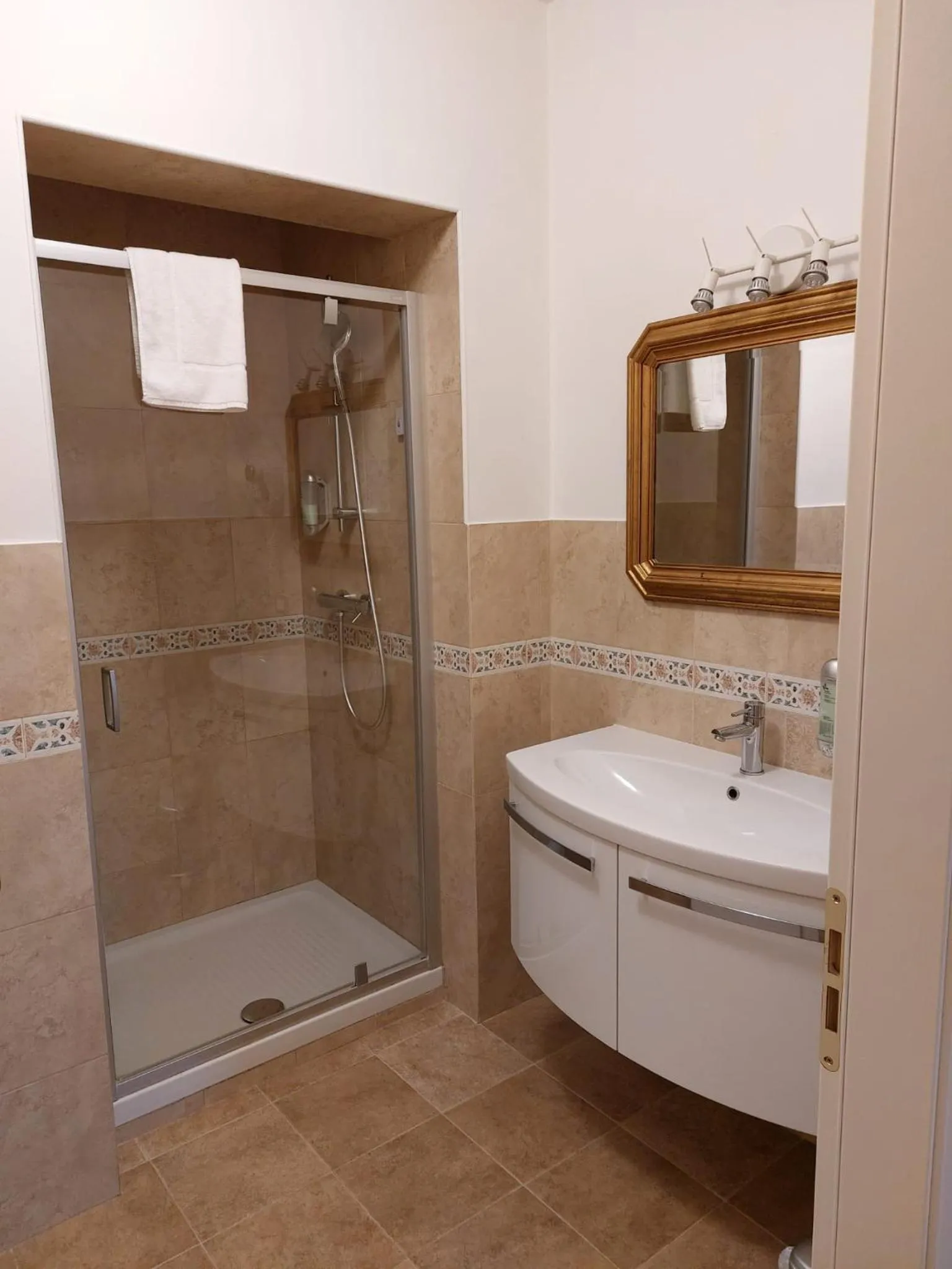 Shower in Lady Verona Residence