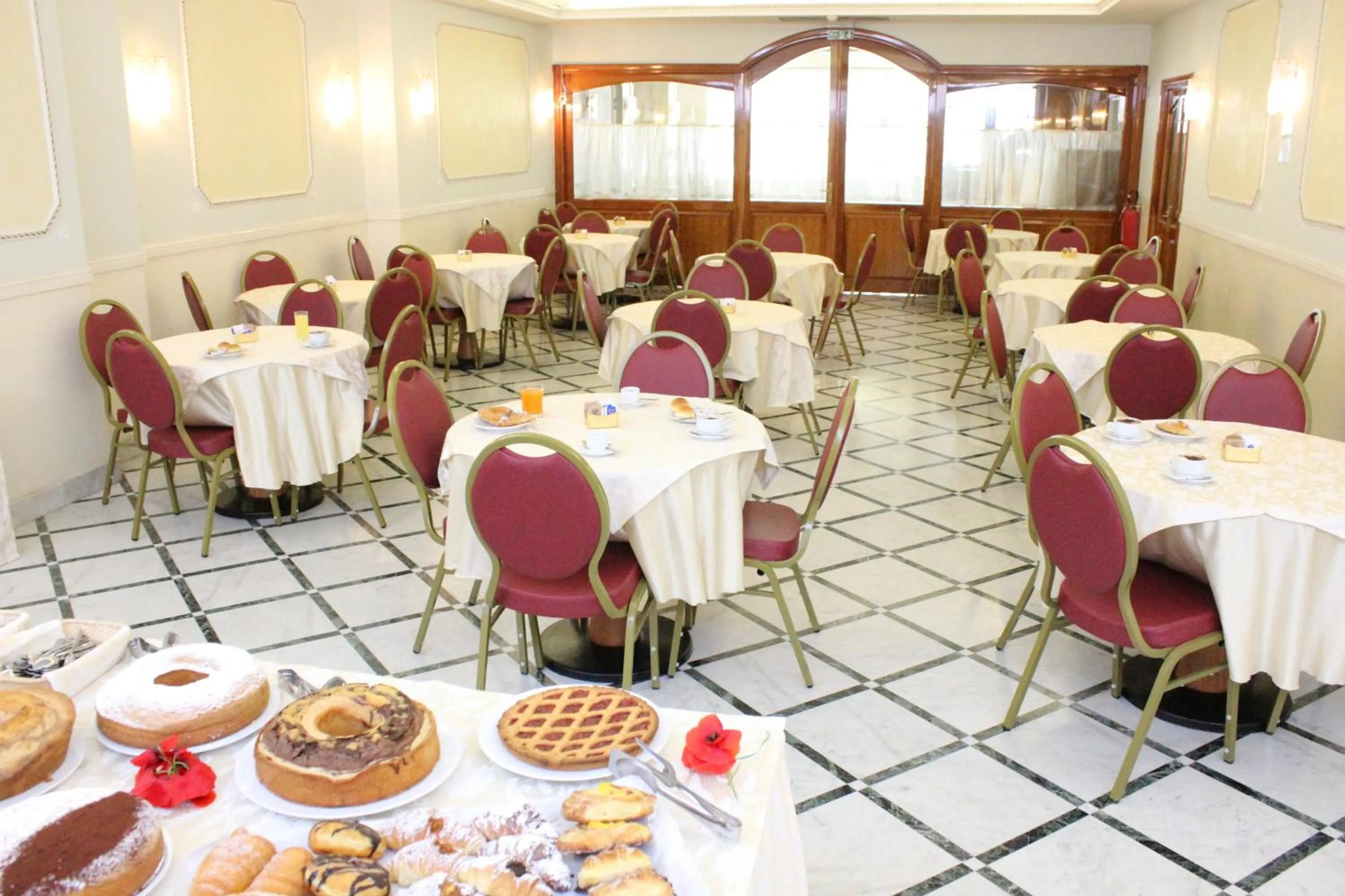 Restaurant/places to eat in Hotel Romulus