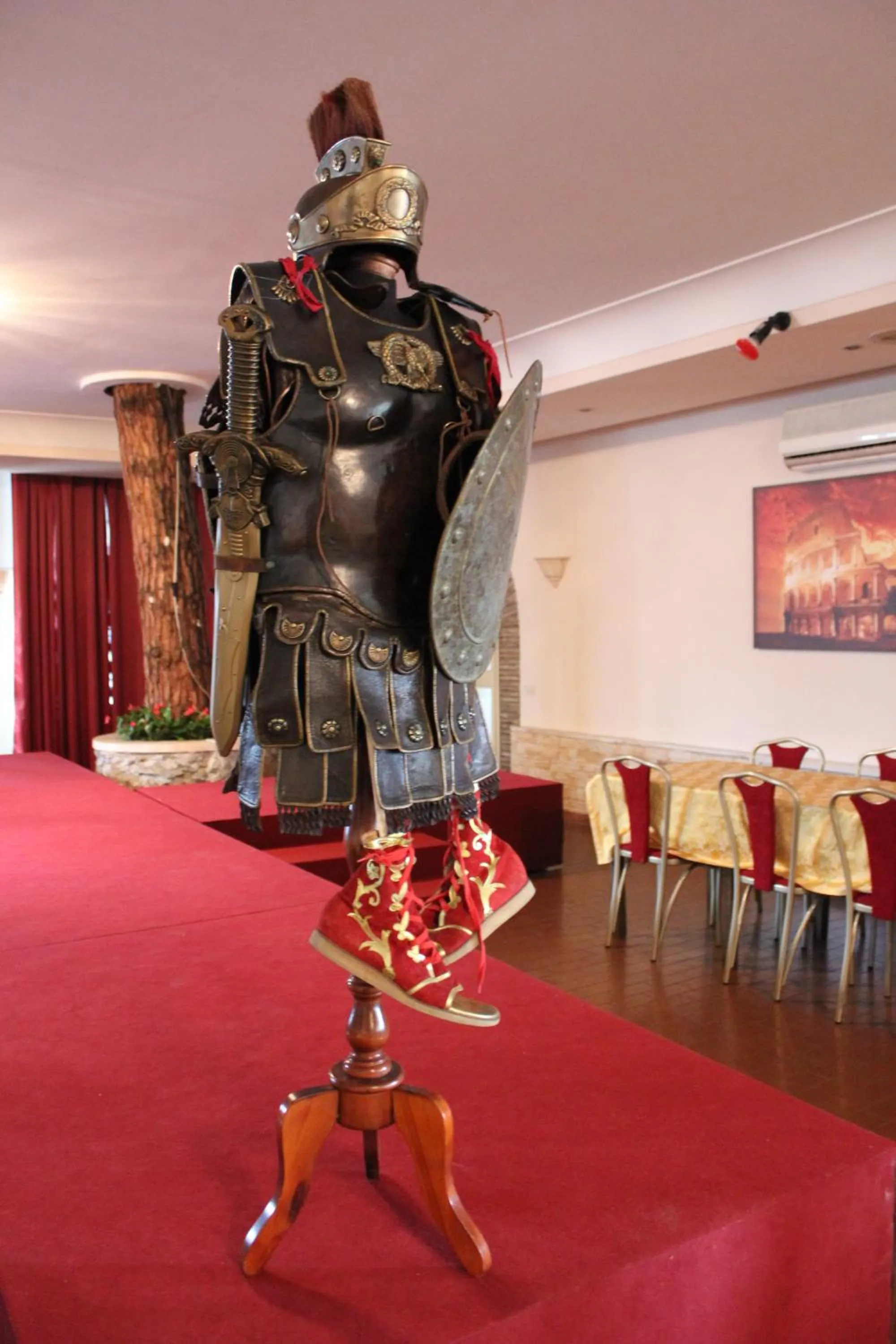 Restaurant/places to eat in Hotel Romulus