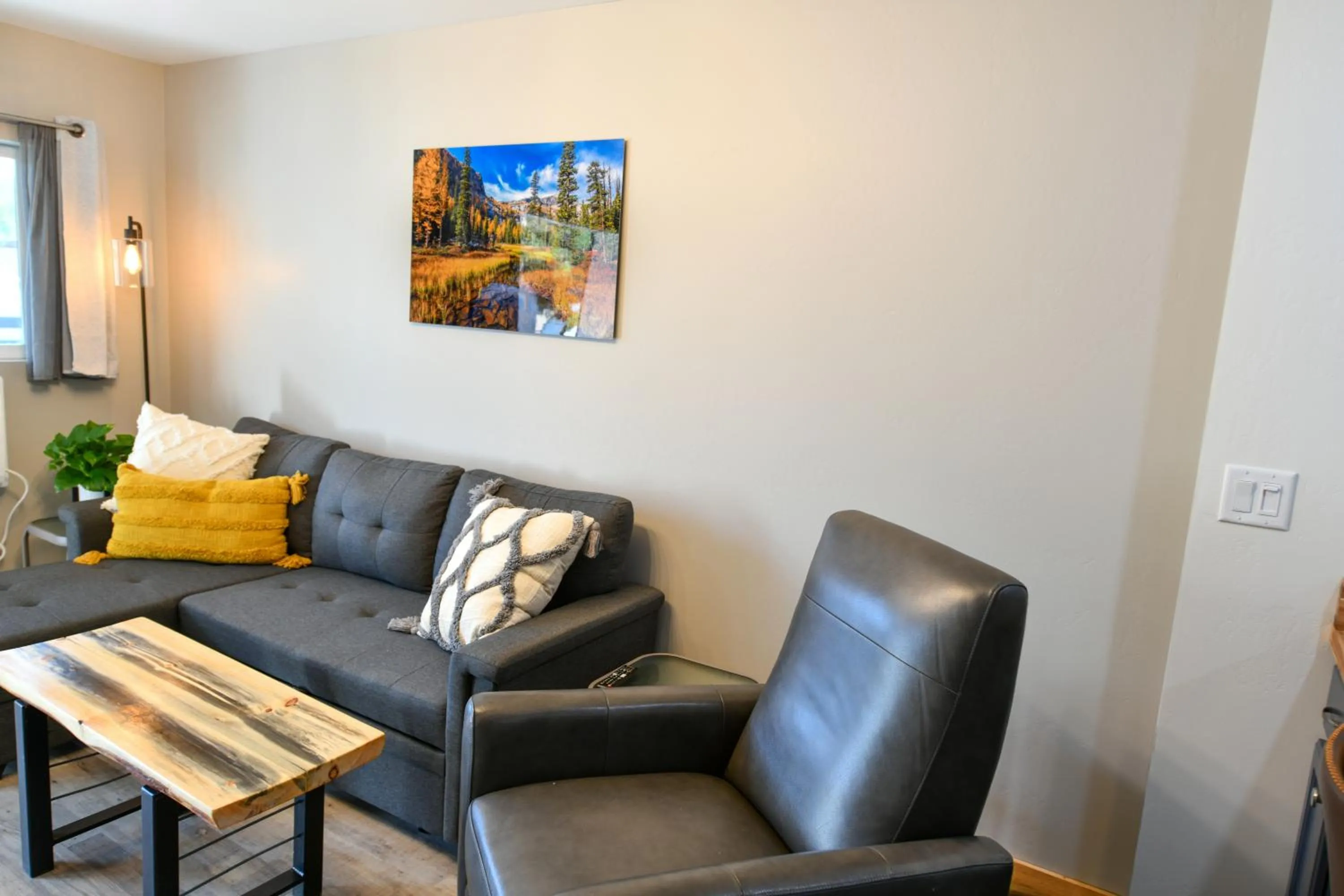 The Darmont Hotel and Suites