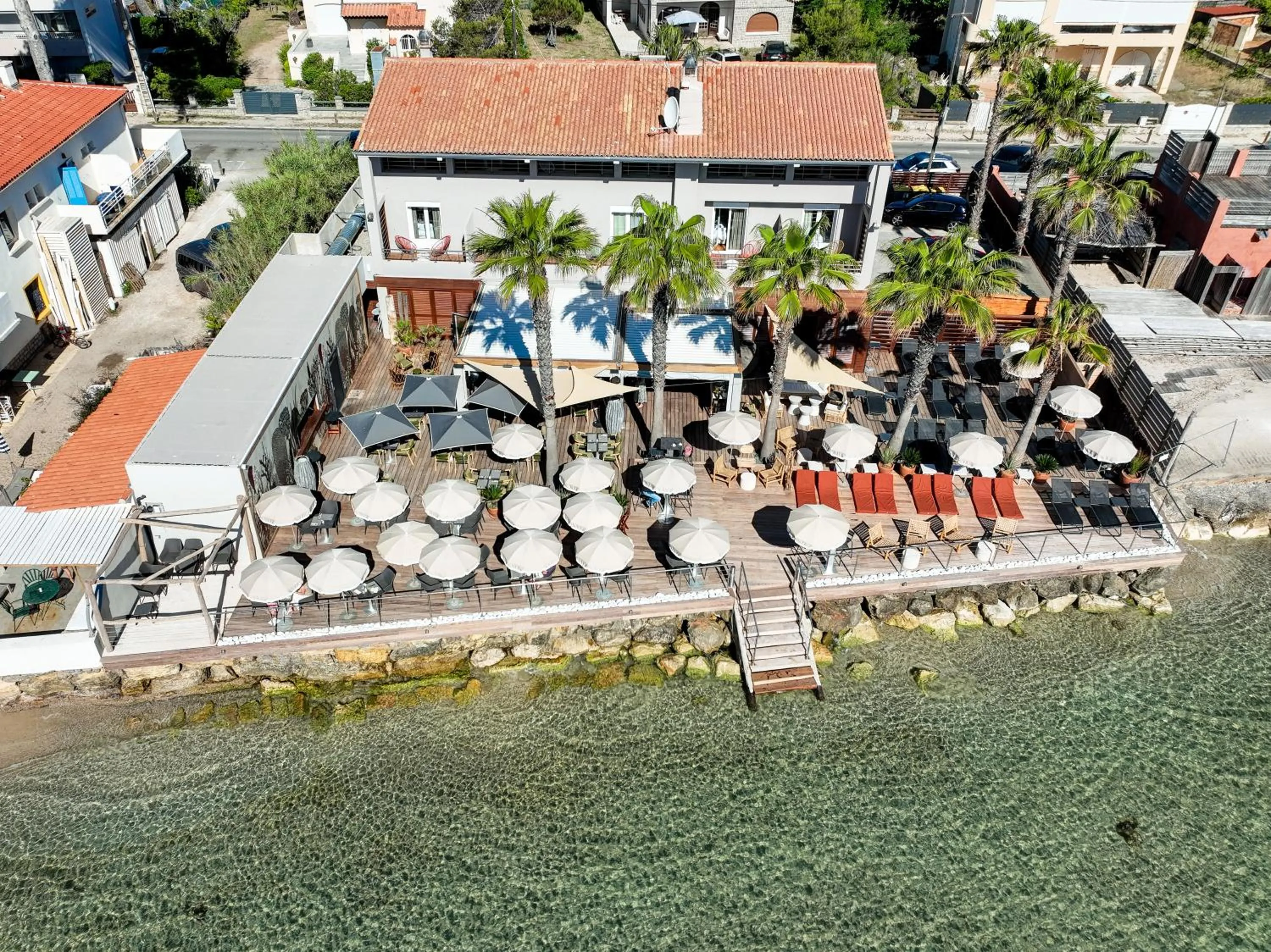 Property building in Hôtel Bor