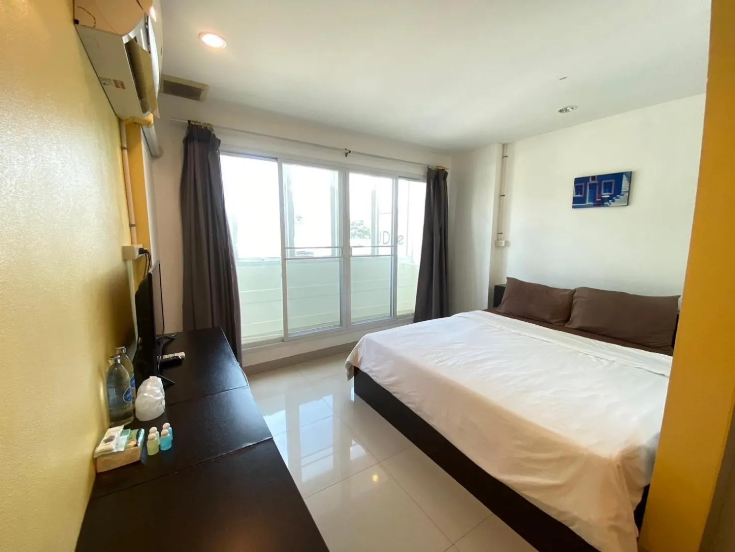 Bed in U Dee Room and Coffee