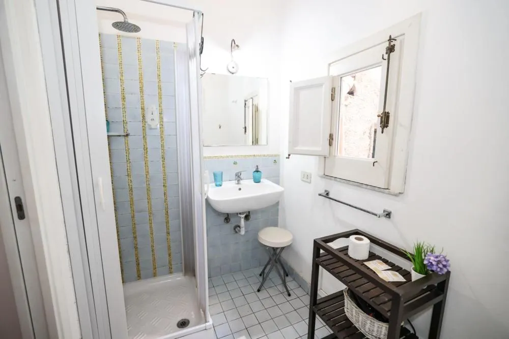 Shower in Ai Tintori