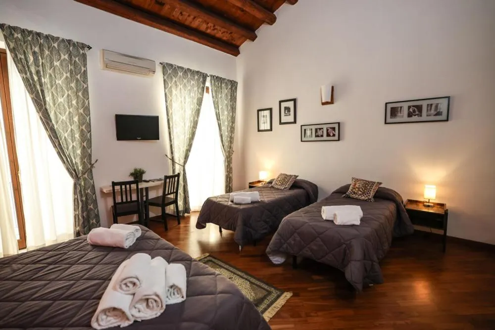 Photo of the whole room, Bed in Ai Tintori