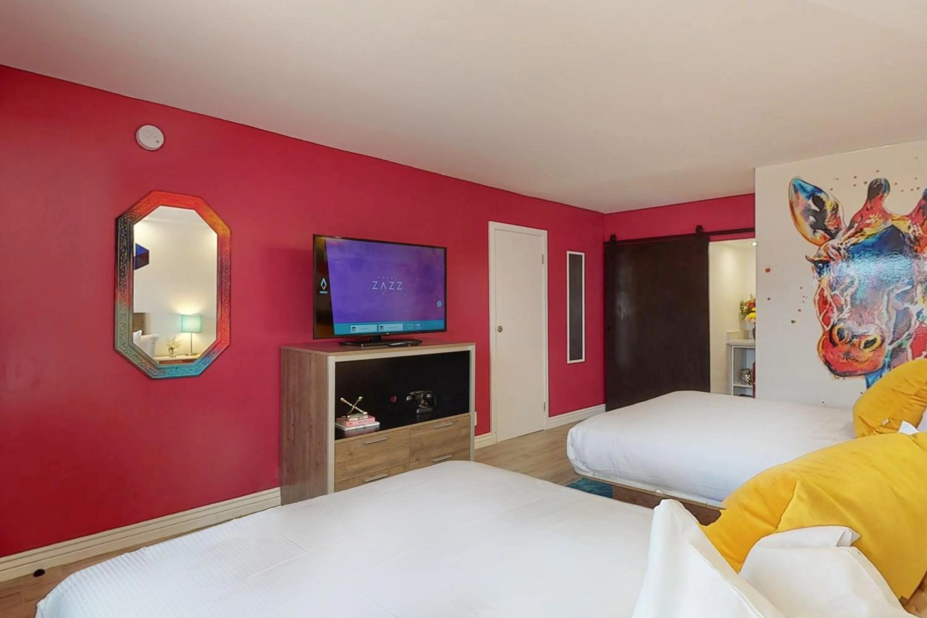 Photo of the whole room, Bed in Hotel ZAZZ