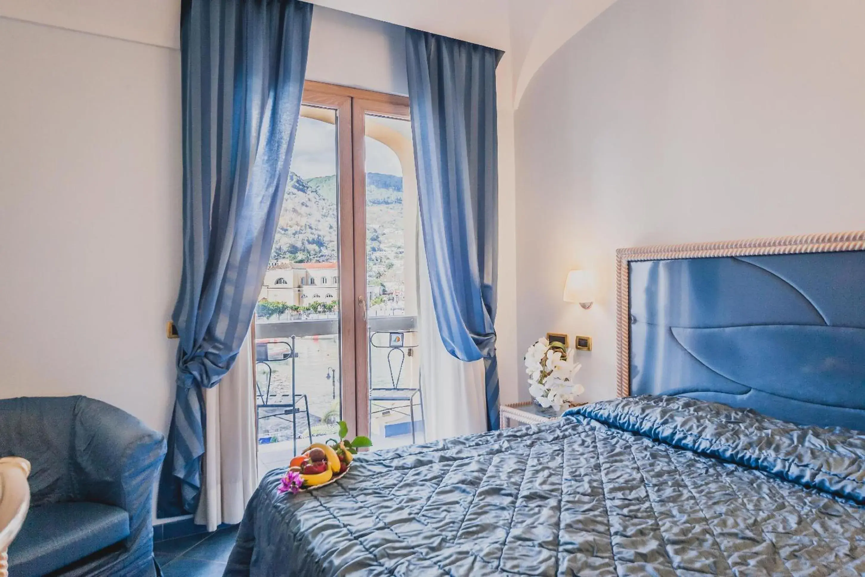 Superior Double Room with Harbor View in Aragona Palace Hotel & Spa Superior Double Room with Harbor View in Aragona Palace Hotel & Spa