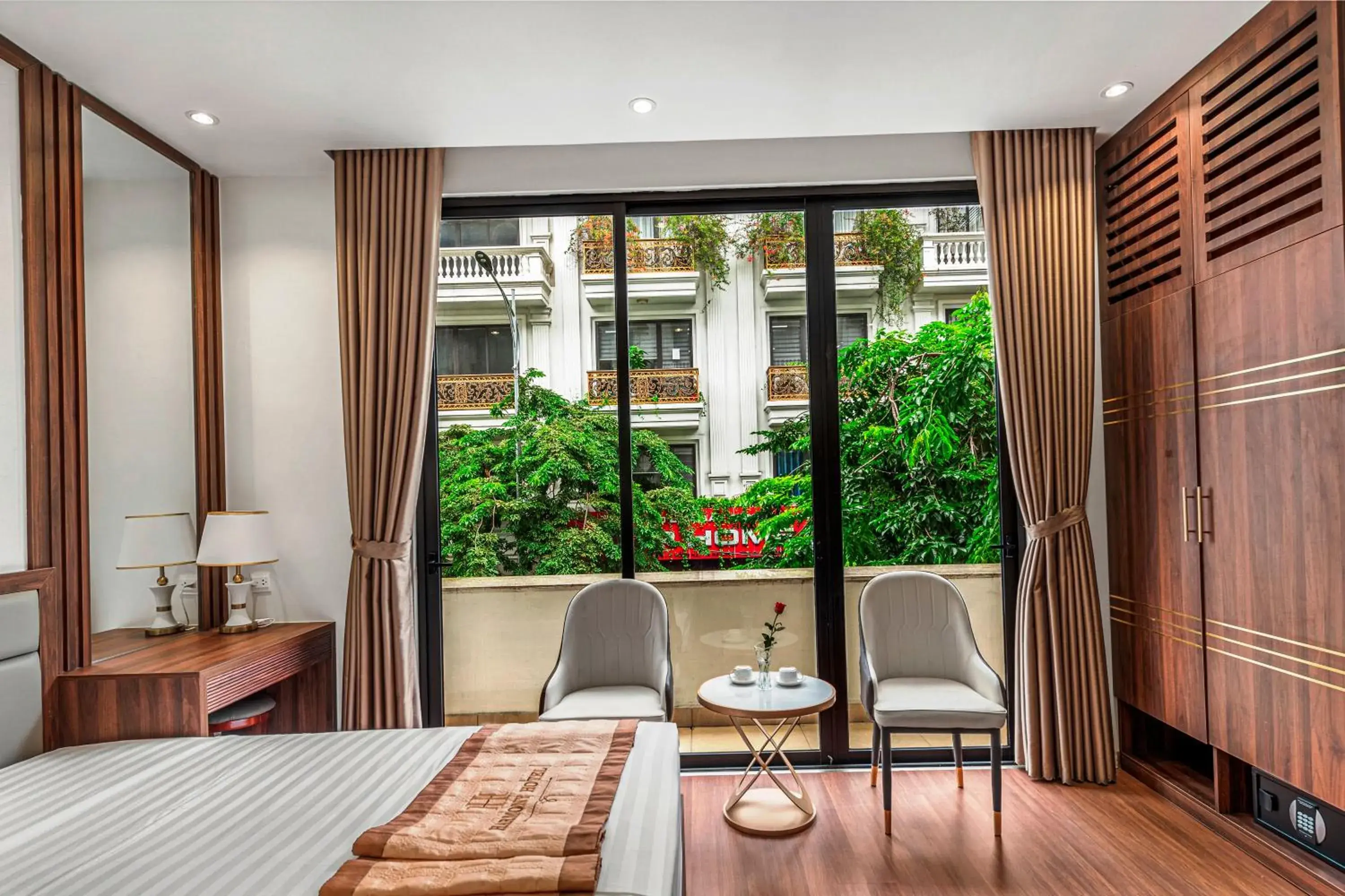 Double or Twin Room with Balcony in Harmony HaLong Hotel Double or Twin Room with Balcony in Harmony HaLong Hotel