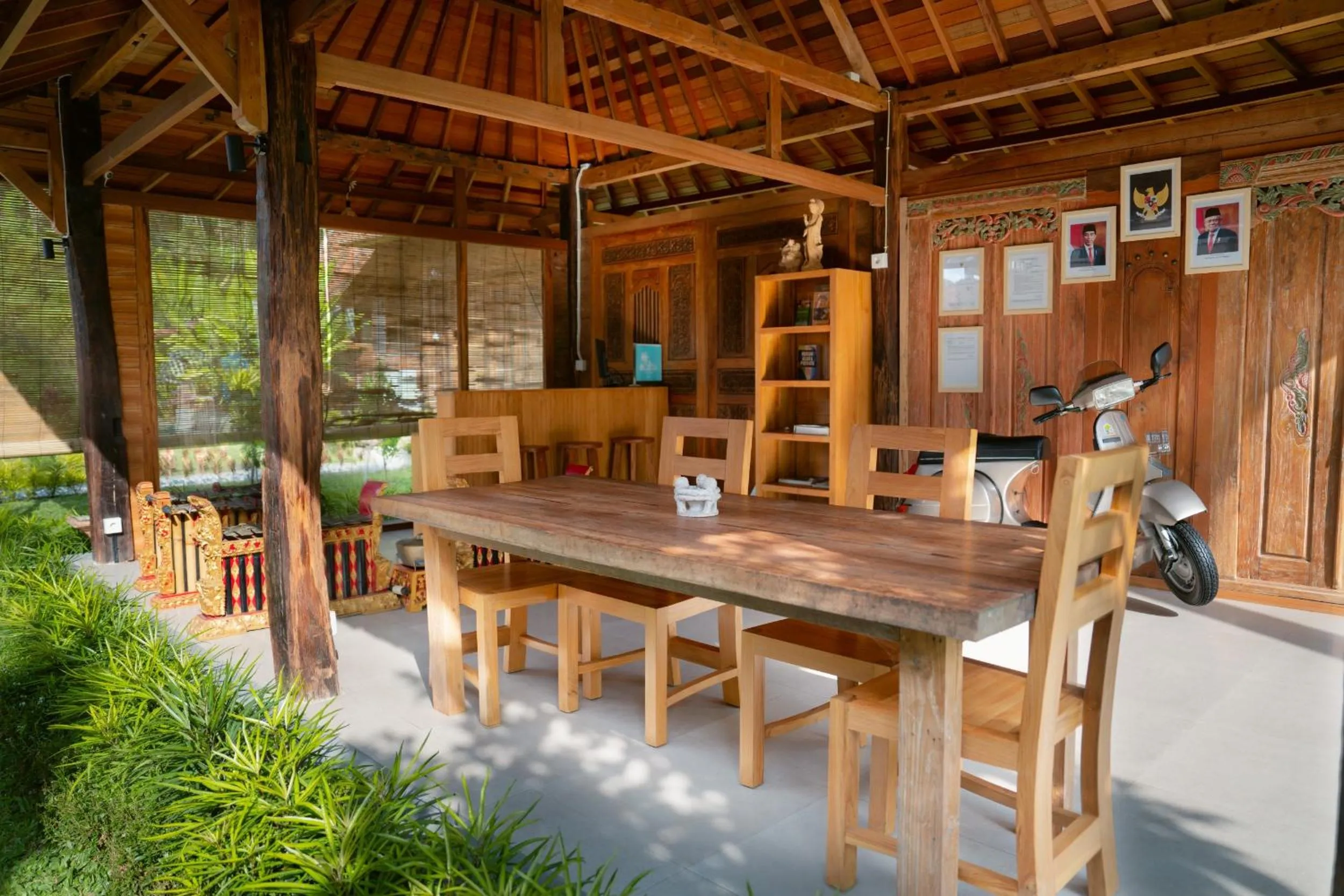 Lobby or reception in Kubu Sakian Villa and Restaurant Sidemen
