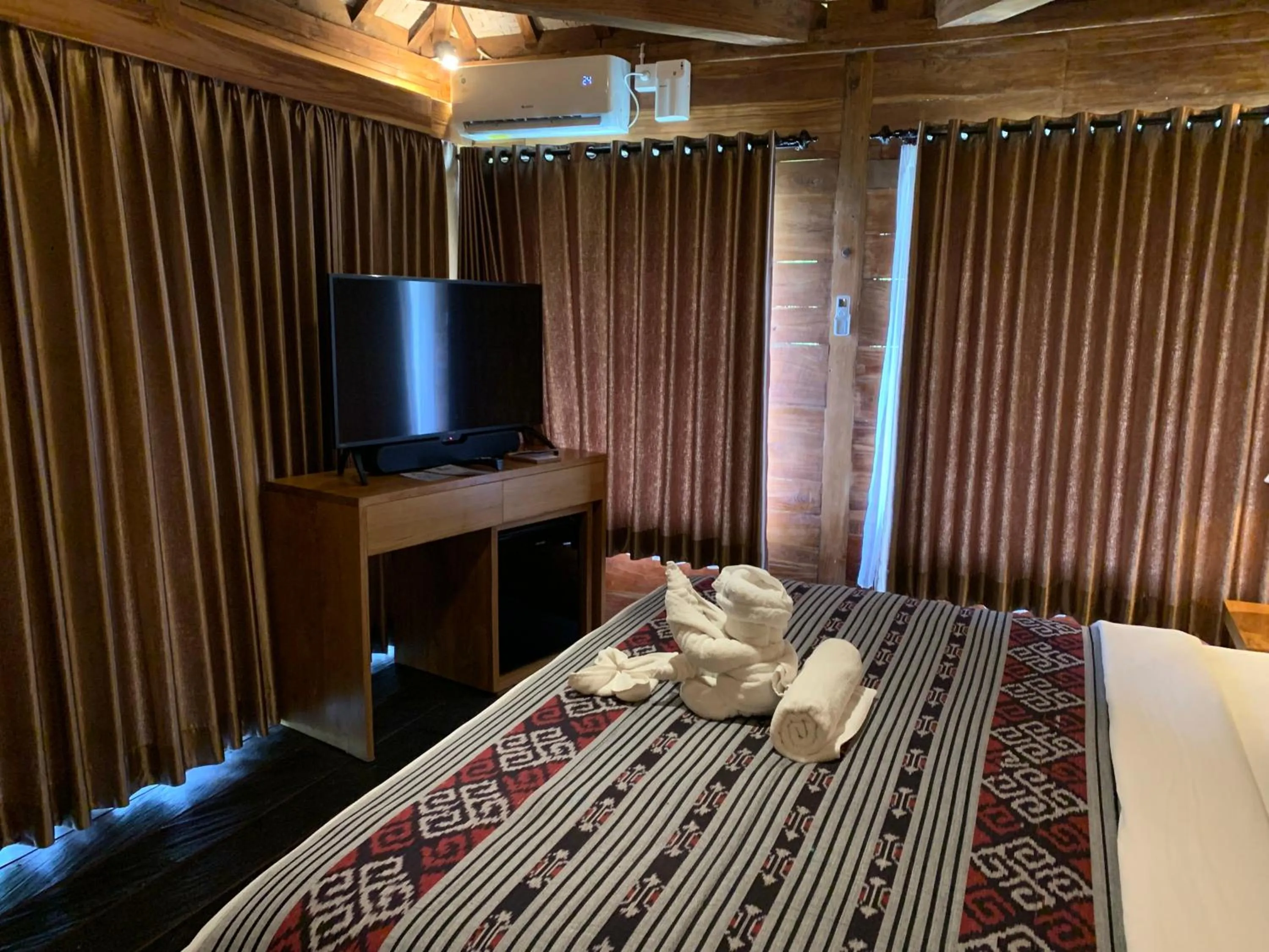 Bed in Kubu Sakian Villa and Restaurant Sidemen