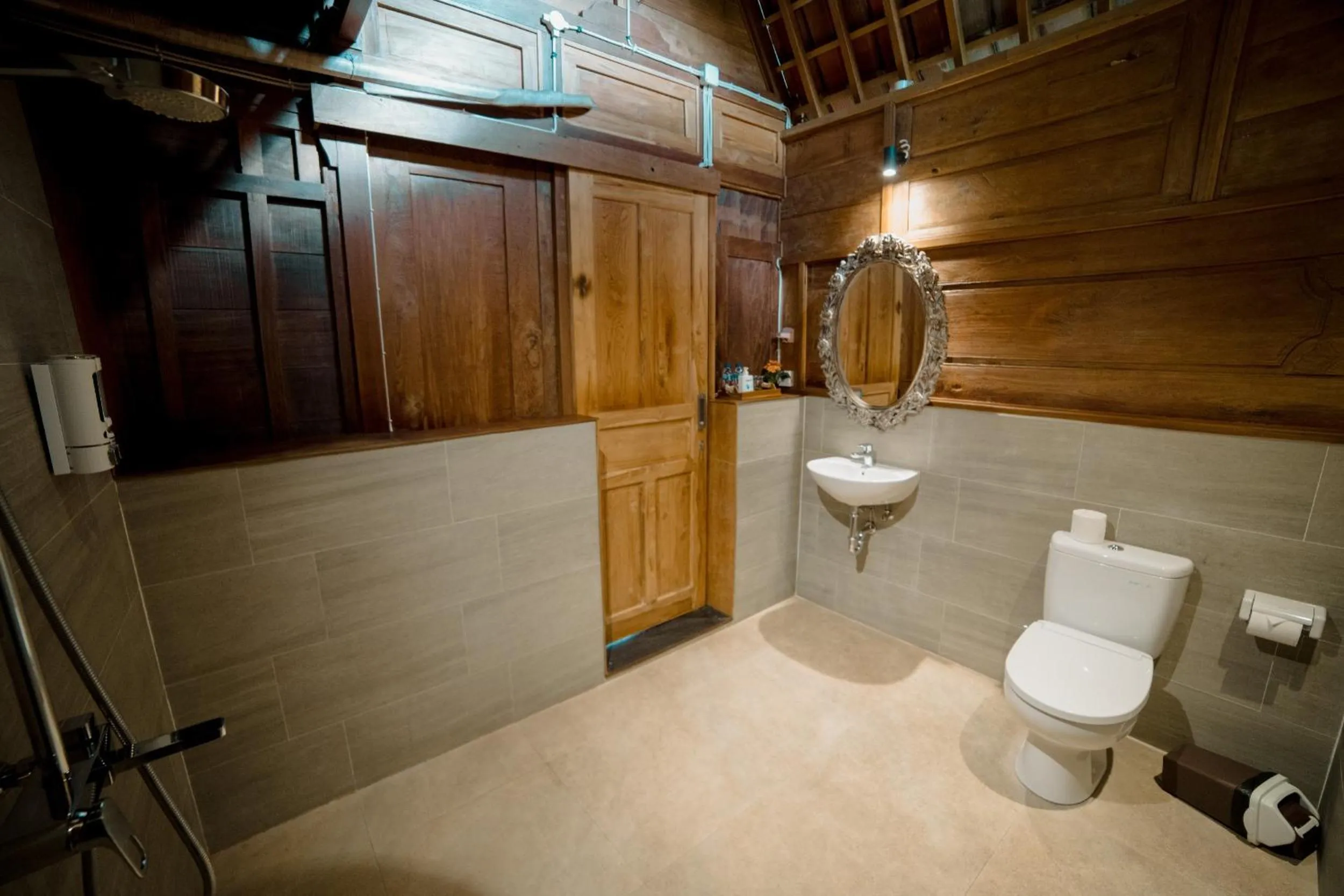 Bathroom in Kubu Sakian Villa and Restaurant Sidemen