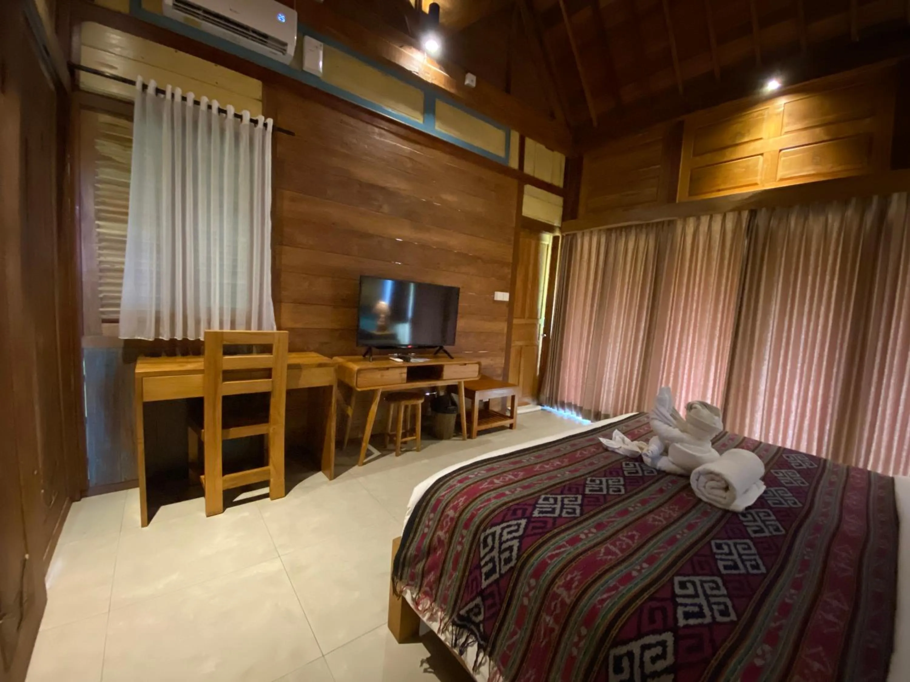 Bed in Kubu Sakian Villa and Restaurant Sidemen