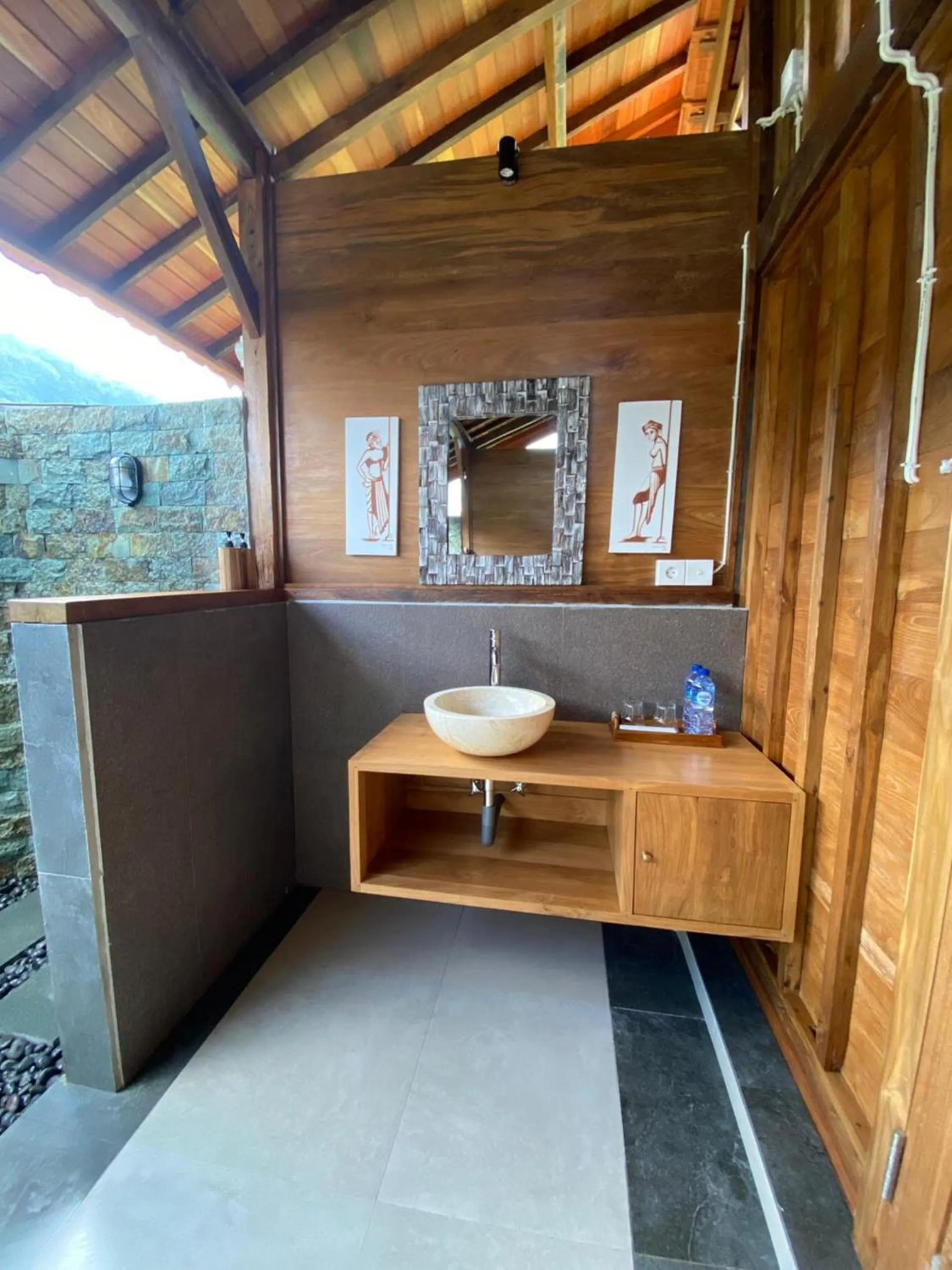 Bathroom in Kubu Sakian Villa and Restaurant Sidemen