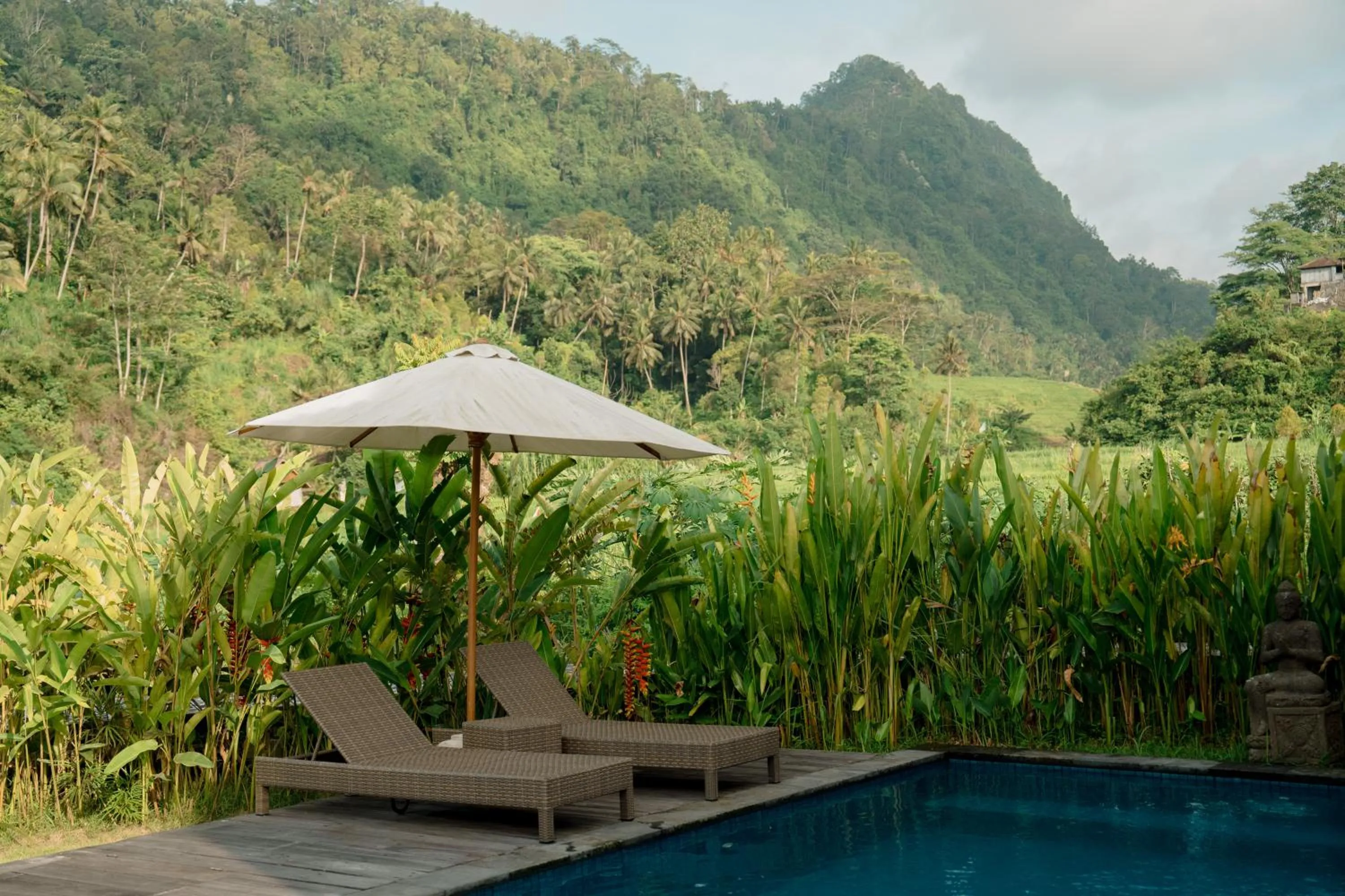 Swimming pool in Kubu Sakian Villa and Restaurant Sidemen