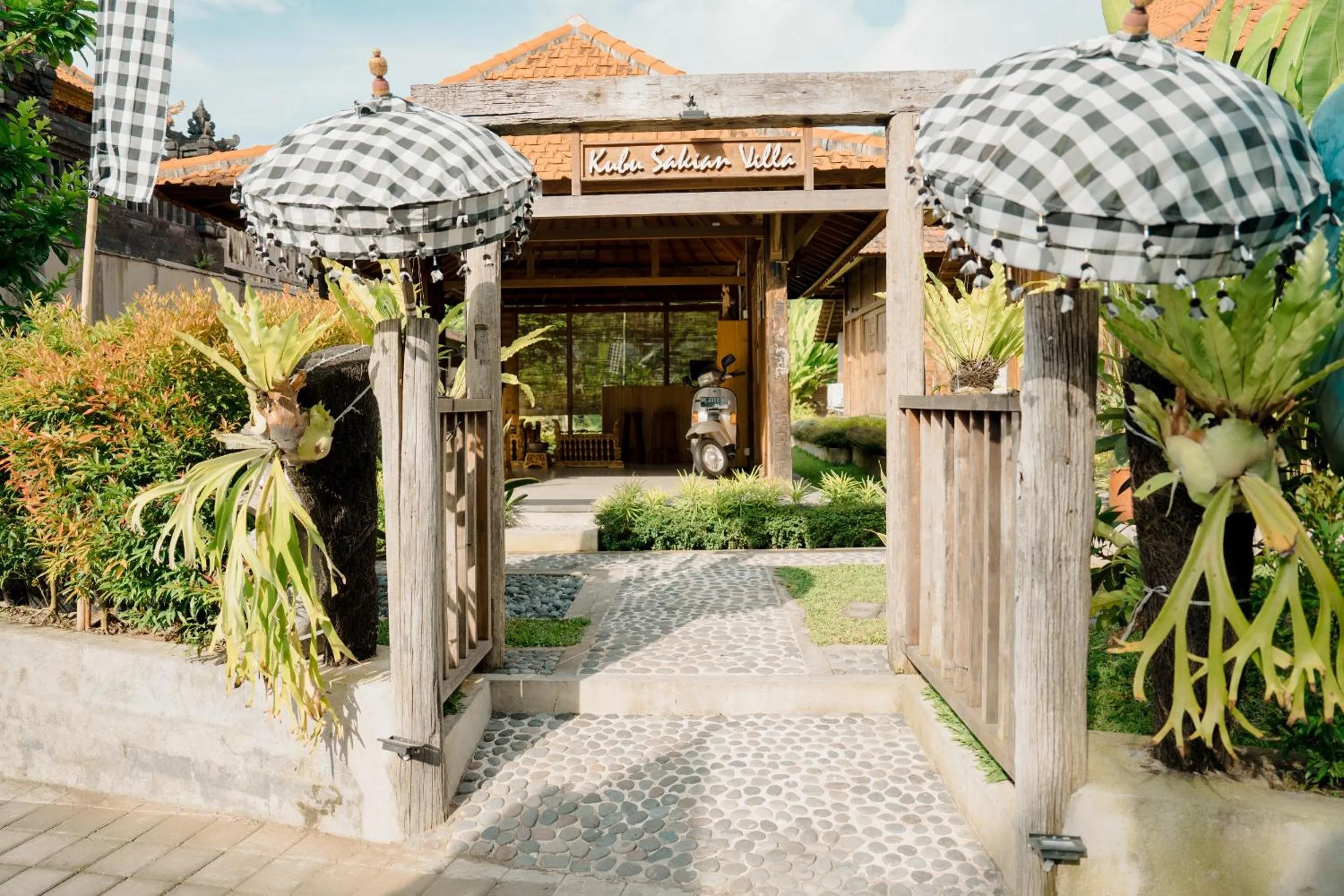 Lobby or reception in Kubu Sakian Villa and Restaurant Sidemen