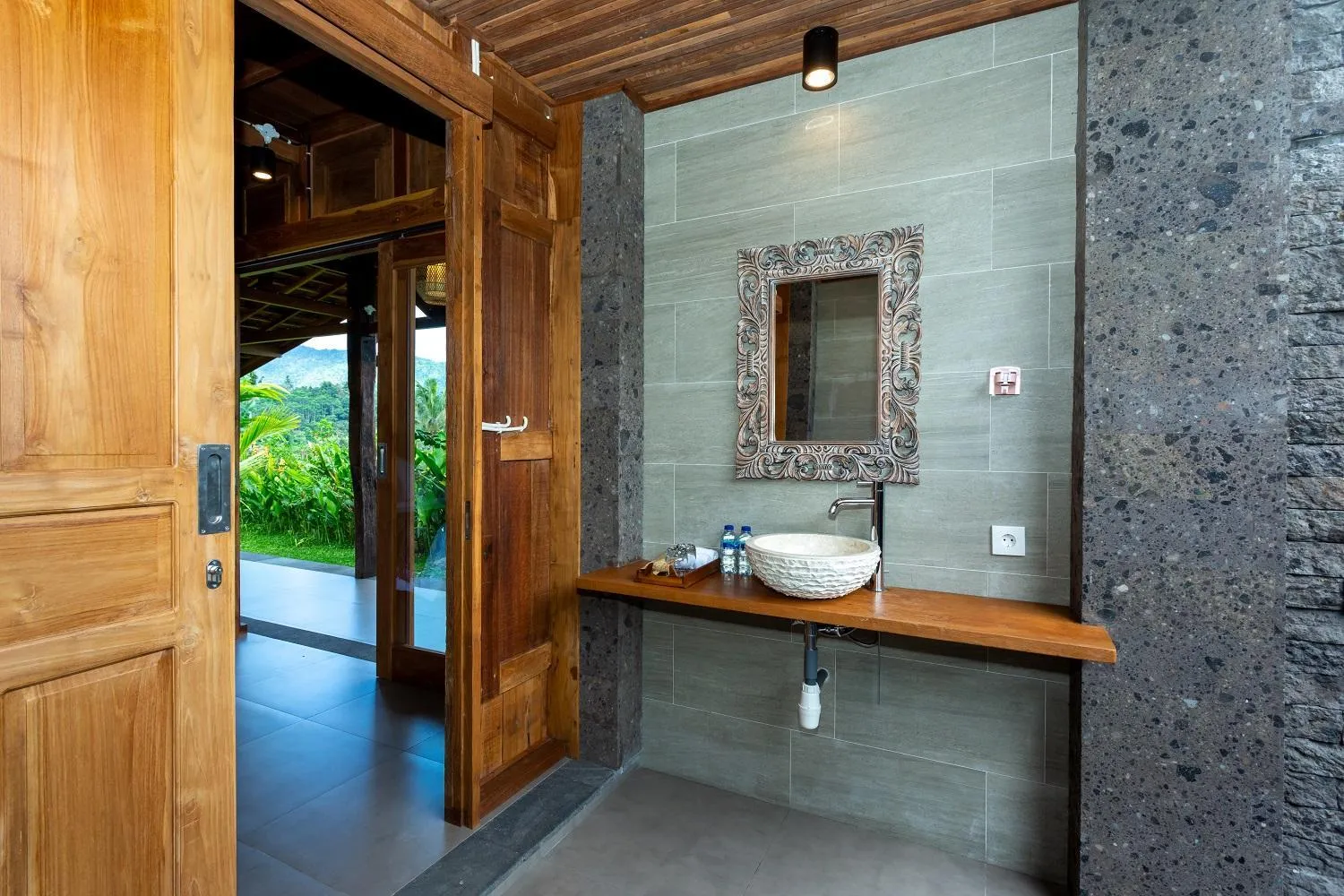 Bathroom in Kubu Sakian Villa and Restaurant Sidemen