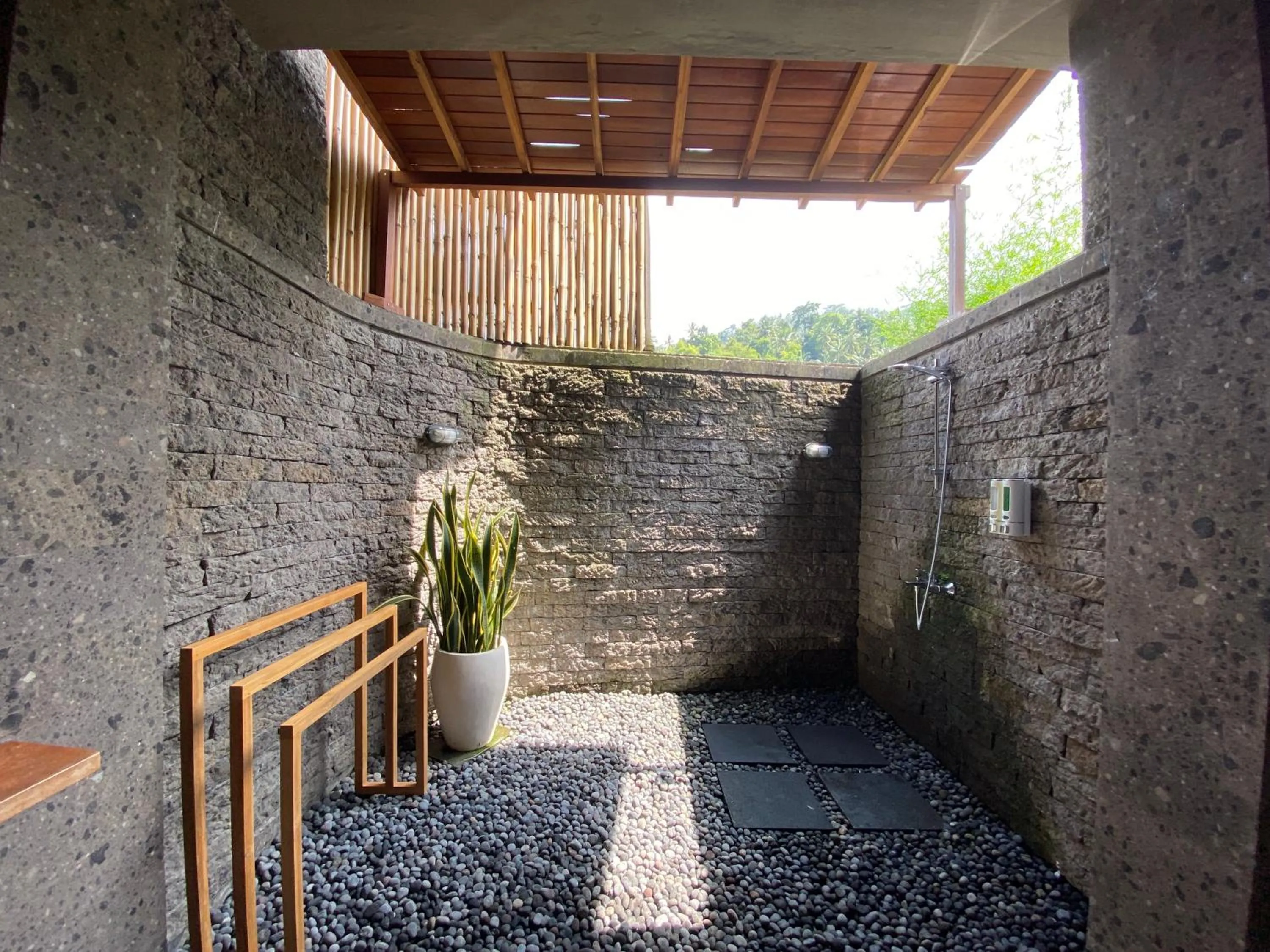 Bathroom in Kubu Sakian Villa and Restaurant Sidemen