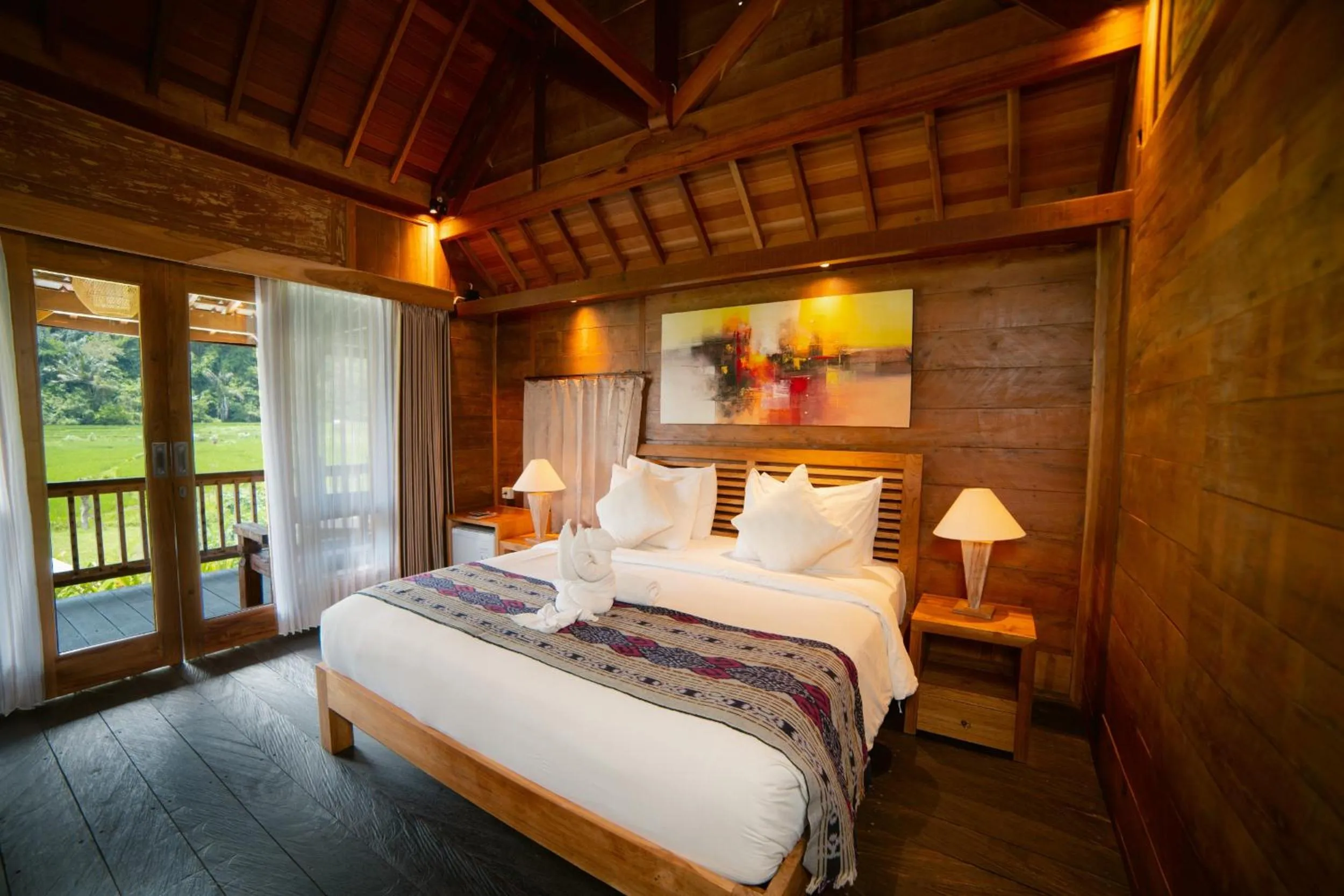 Bed in Kubu Sakian Villa and Restaurant Sidemen
