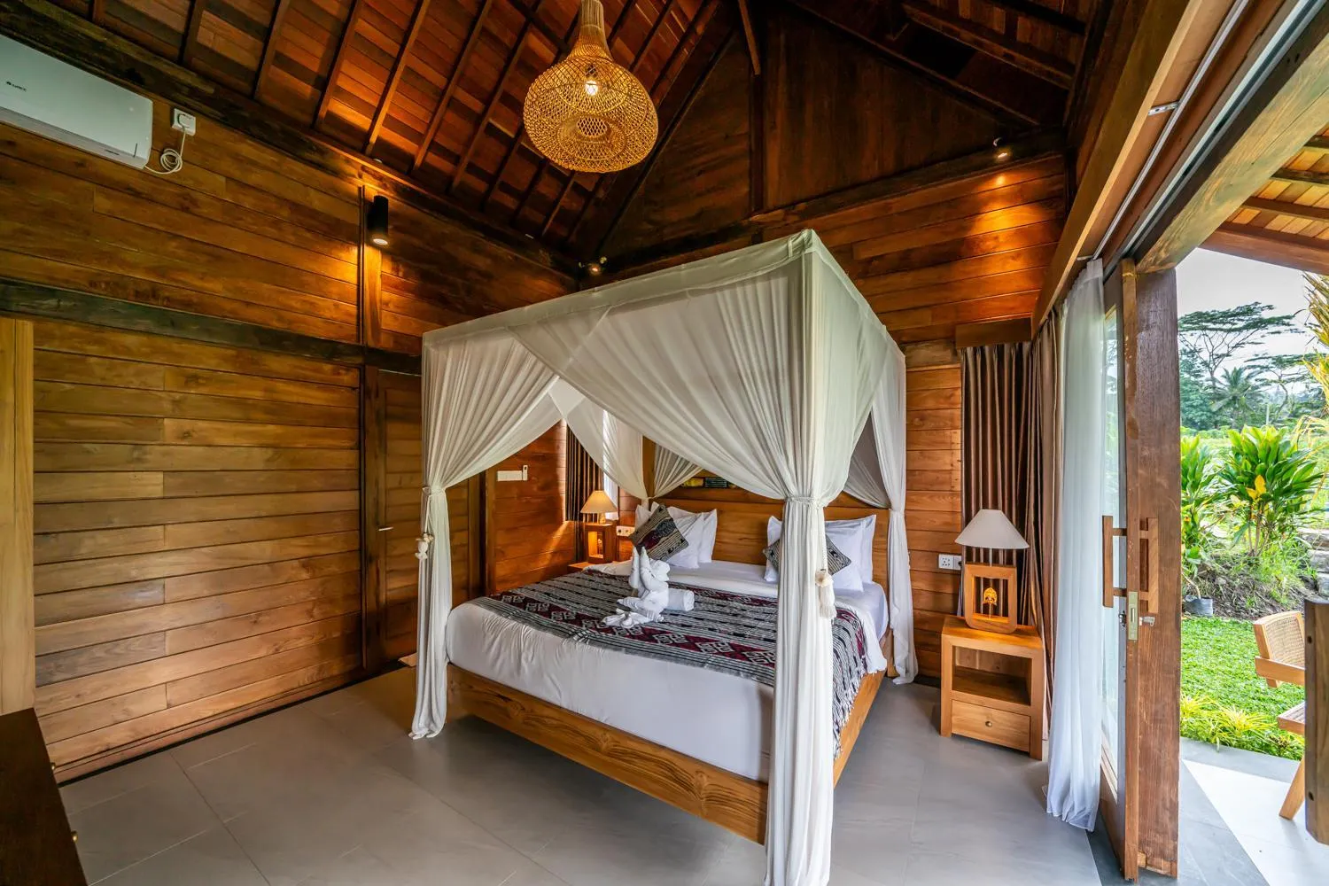 Bedroom, Bed in Kubu Sakian Villa and Restaurant Sidemen