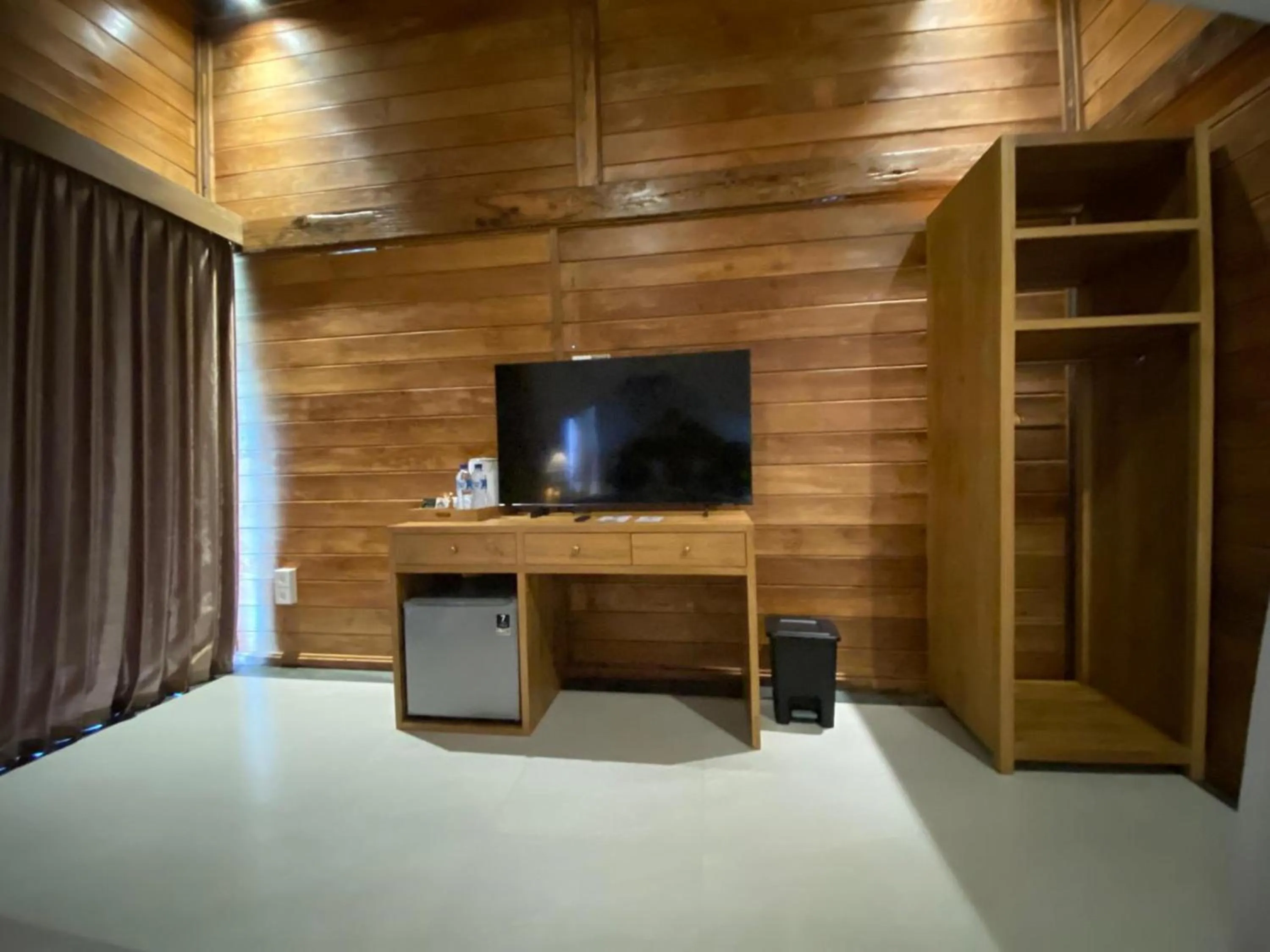 TV and multimedia in Kubu Sakian Villa and Restaurant Sidemen