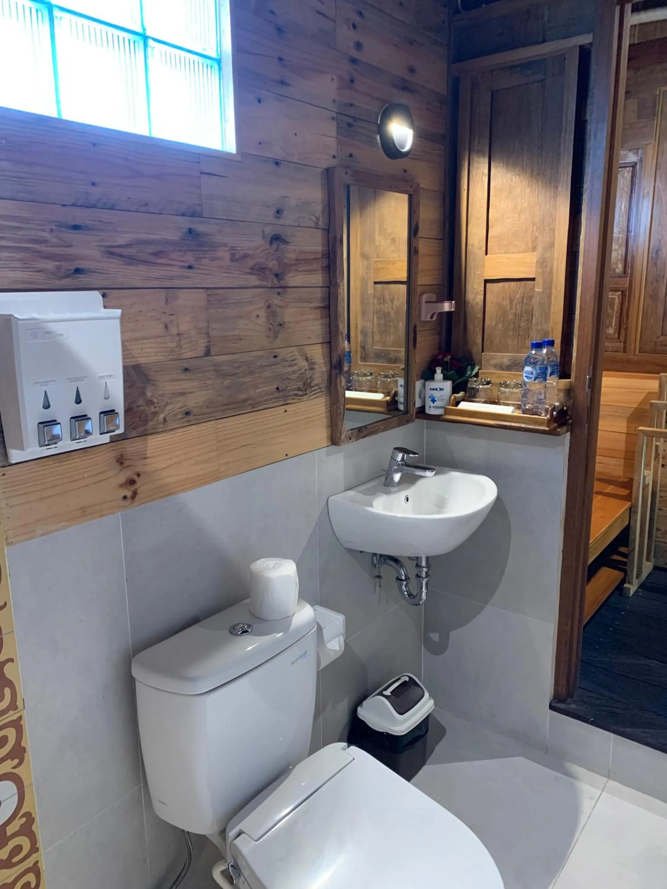 Bathroom in Kubu Sakian Villa and Restaurant Sidemen