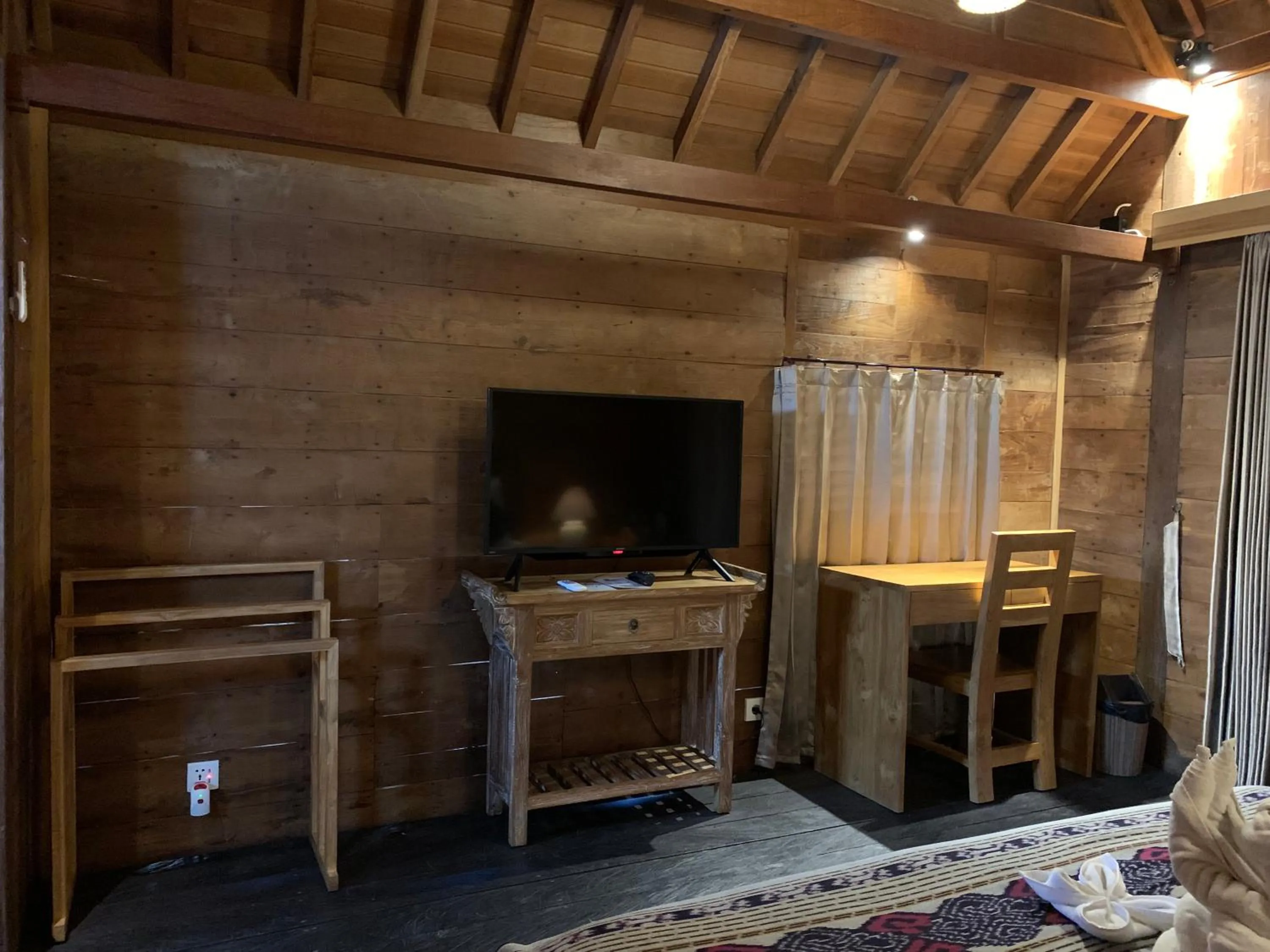 TV and multimedia in Kubu Sakian Villa and Restaurant Sidemen