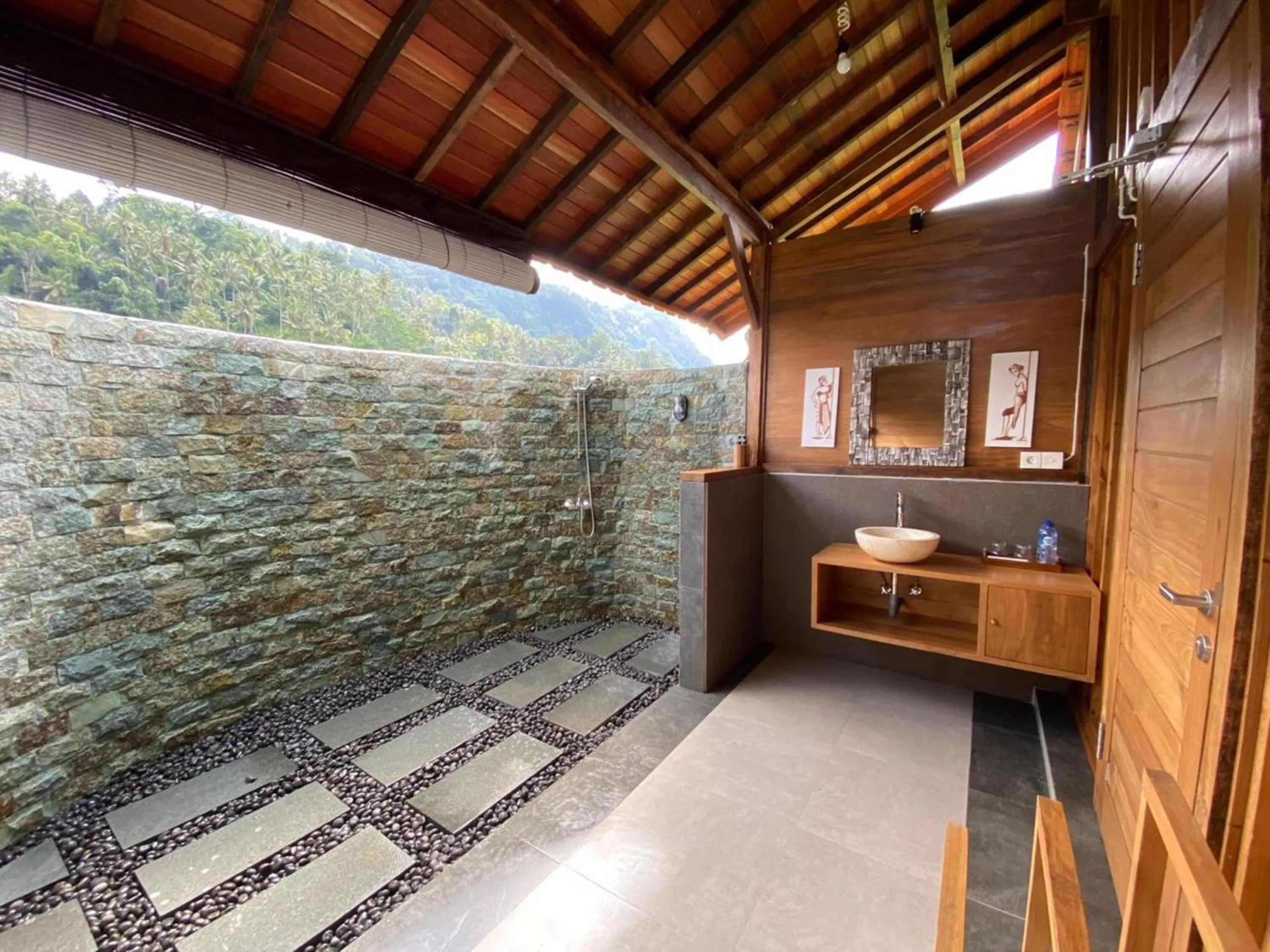 Bathroom in Kubu Sakian Villa and Restaurant Sidemen