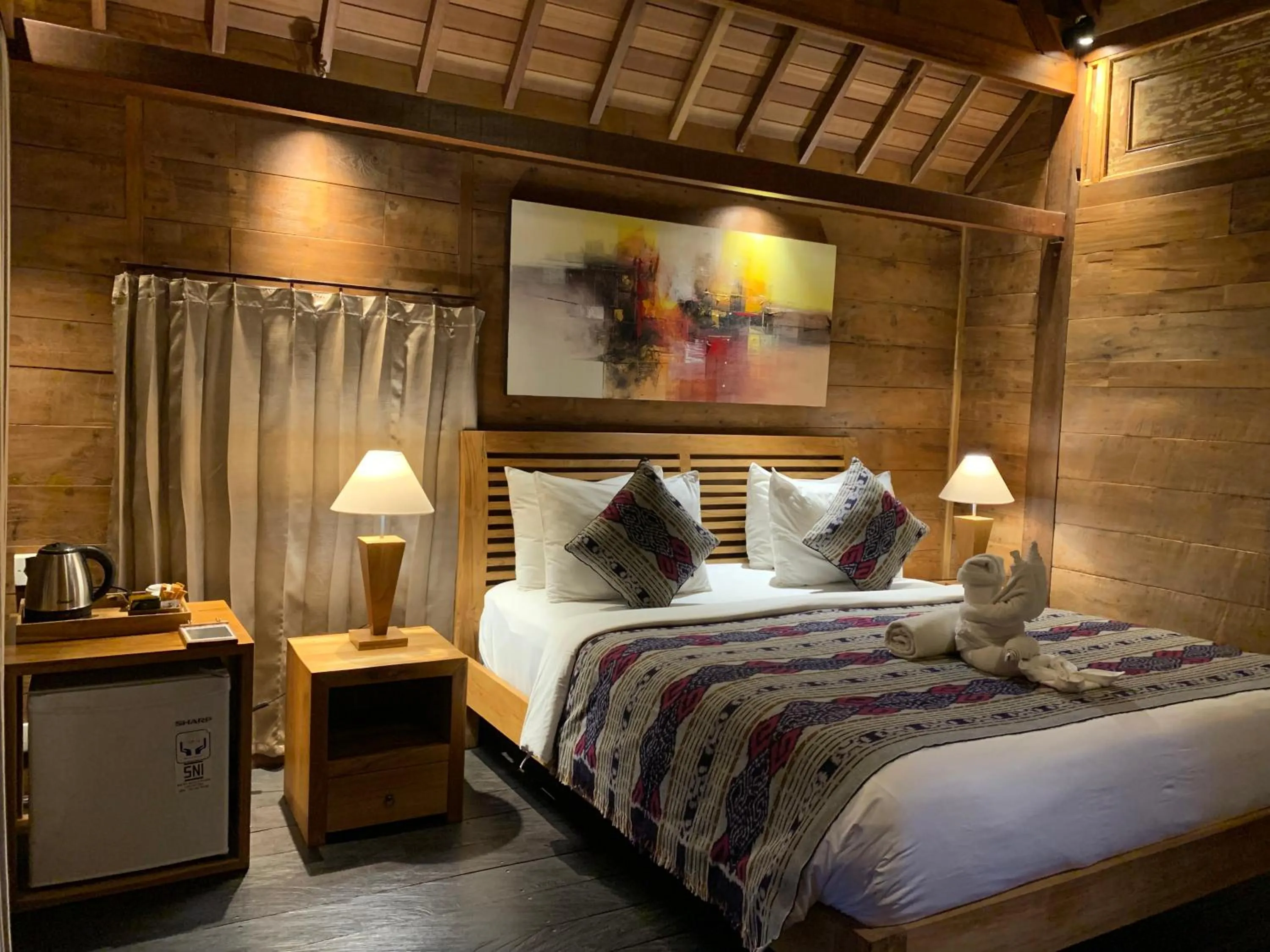 Bed in Kubu Sakian Villa and Restaurant Sidemen