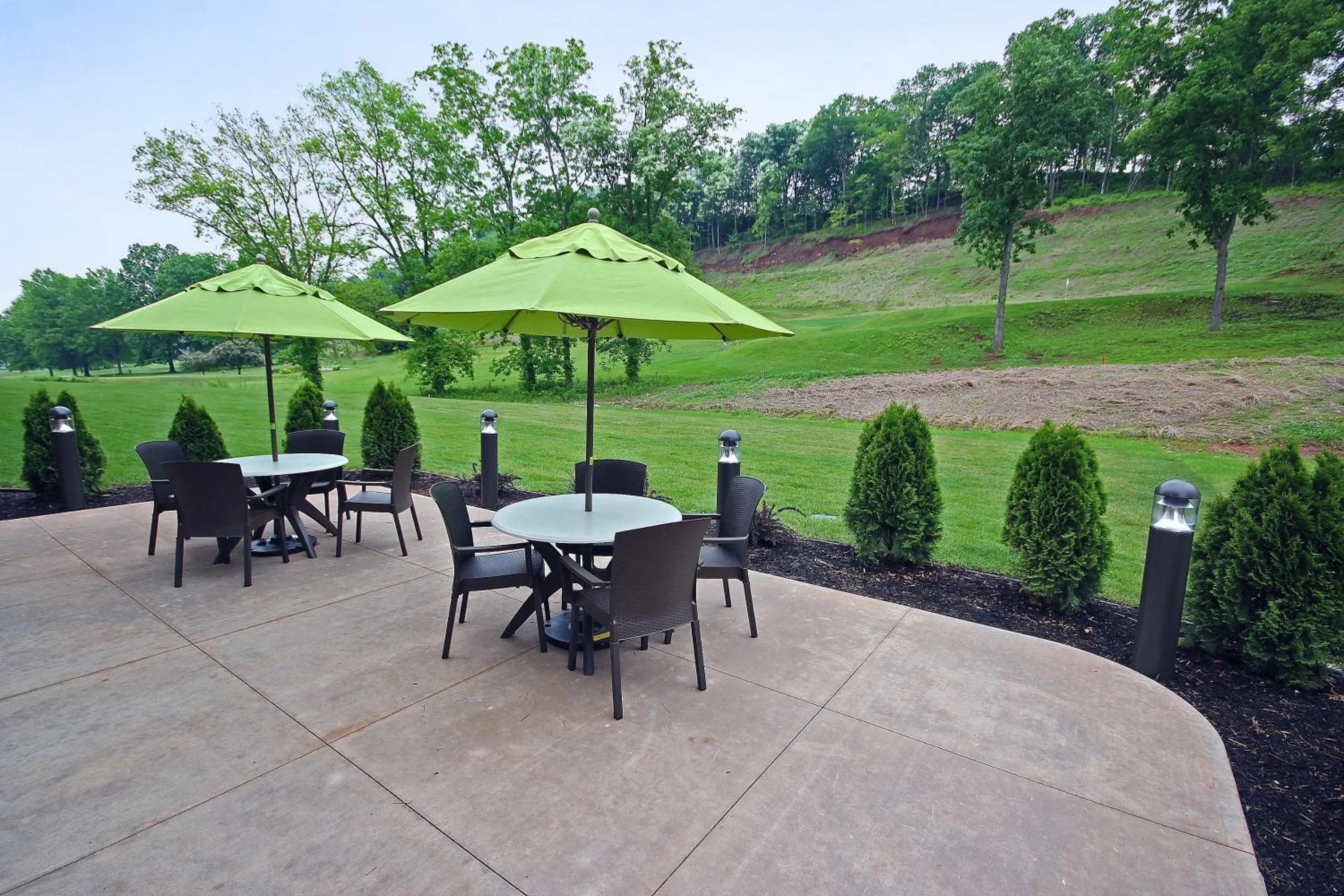 Patio in Comfort Suites Marietta-Parkersburg