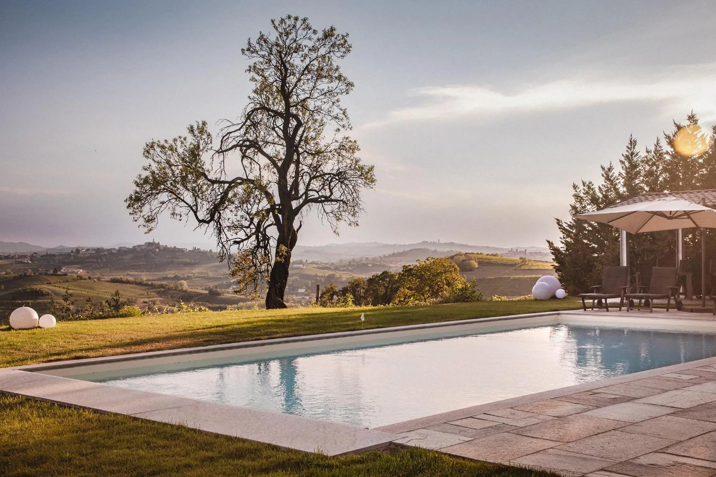 Swimming pool in Villa Vinory Bricco di Nizza