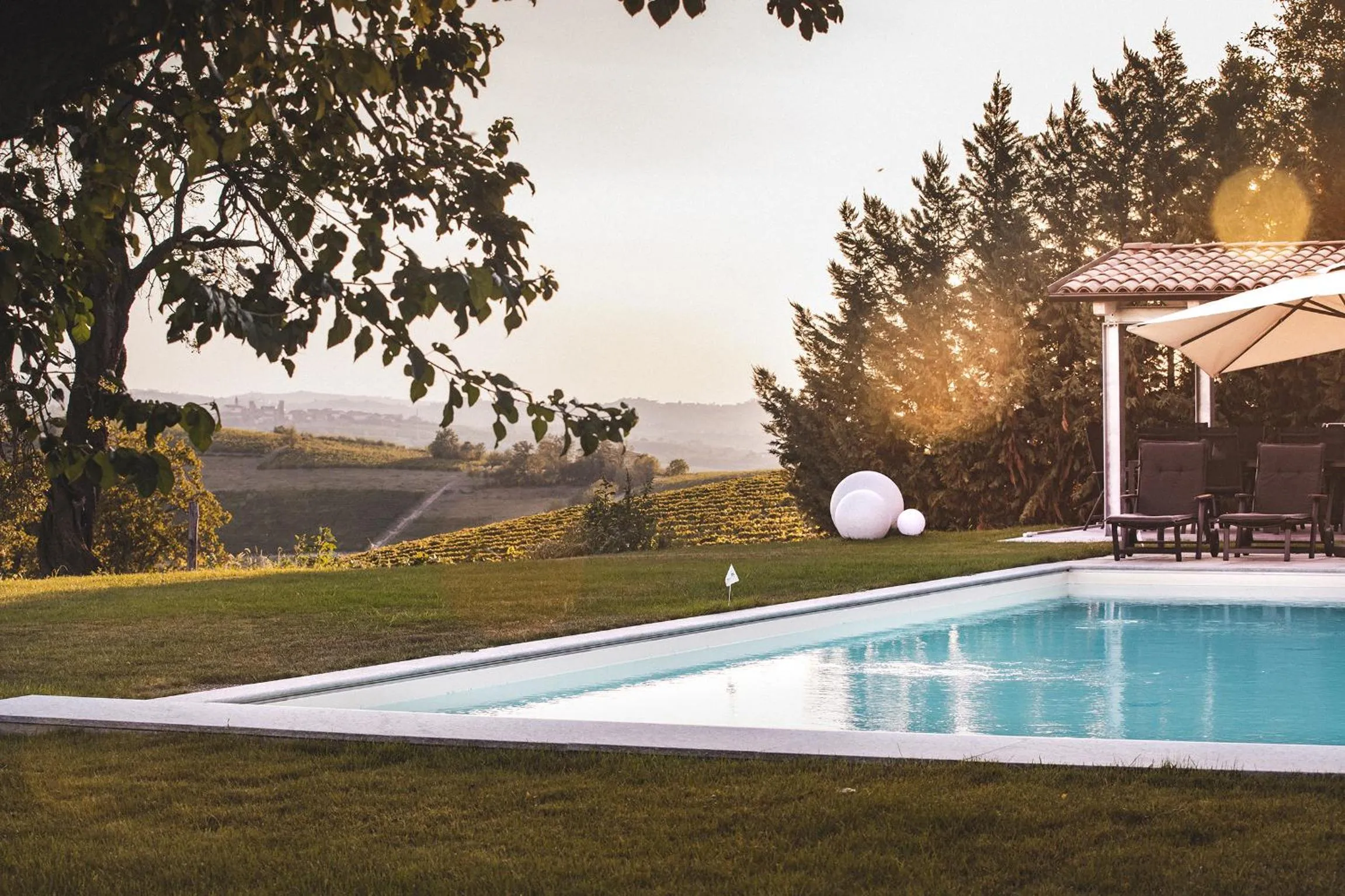 Swimming pool in Villa Vinory Bricco di Nizza