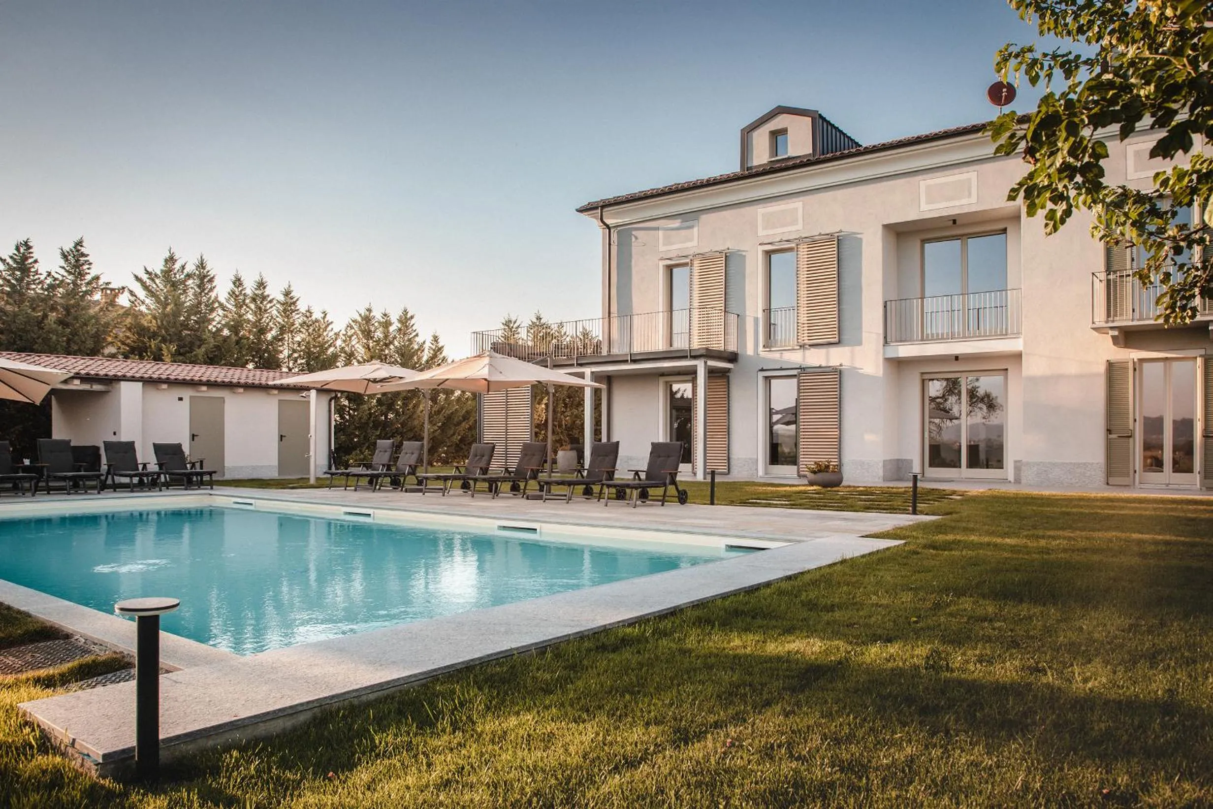 Swimming pool in Villa Vinory Bricco di Nizza