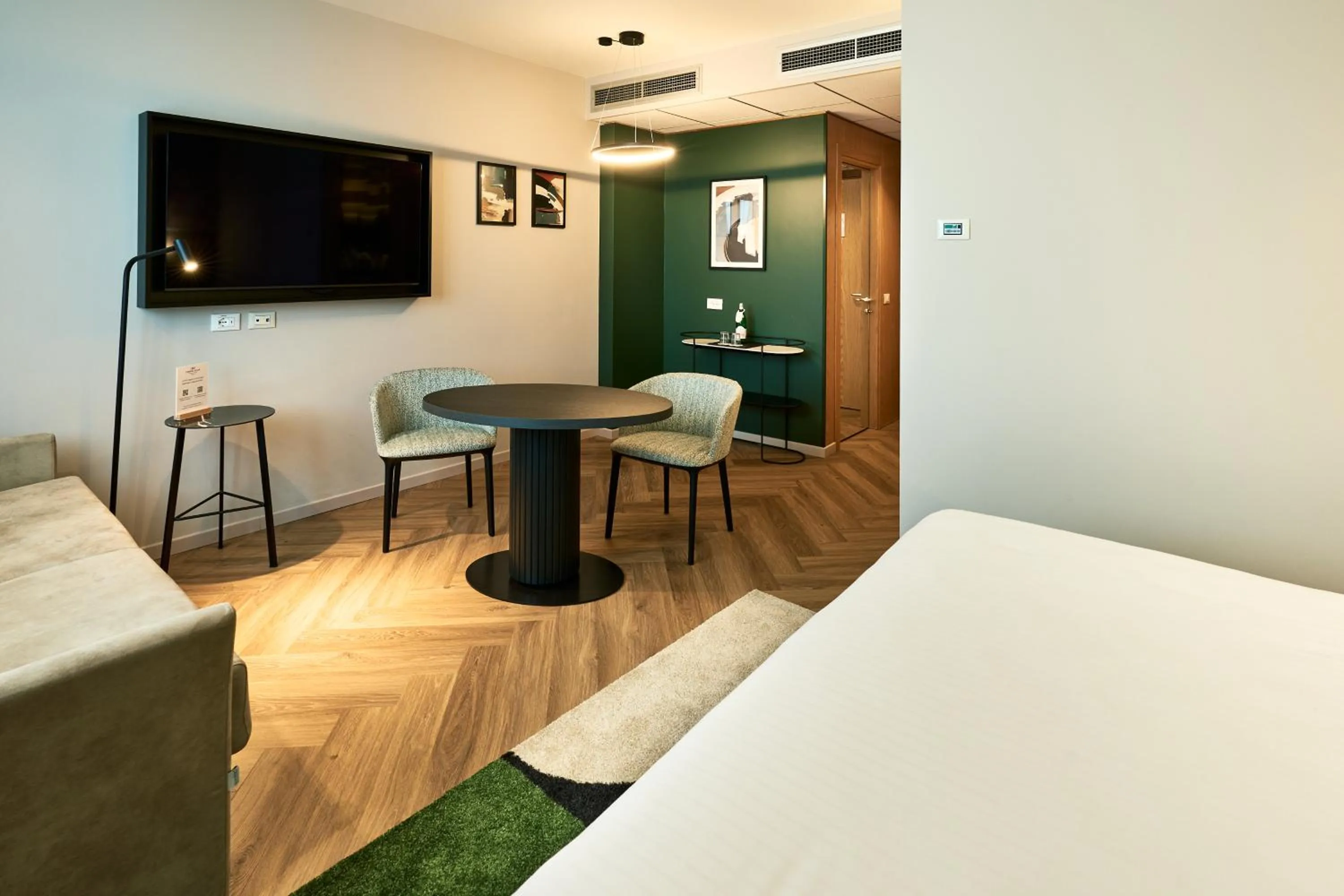 Premium King Room with Sofa Bed in Crowne Plaza Padova by IHG