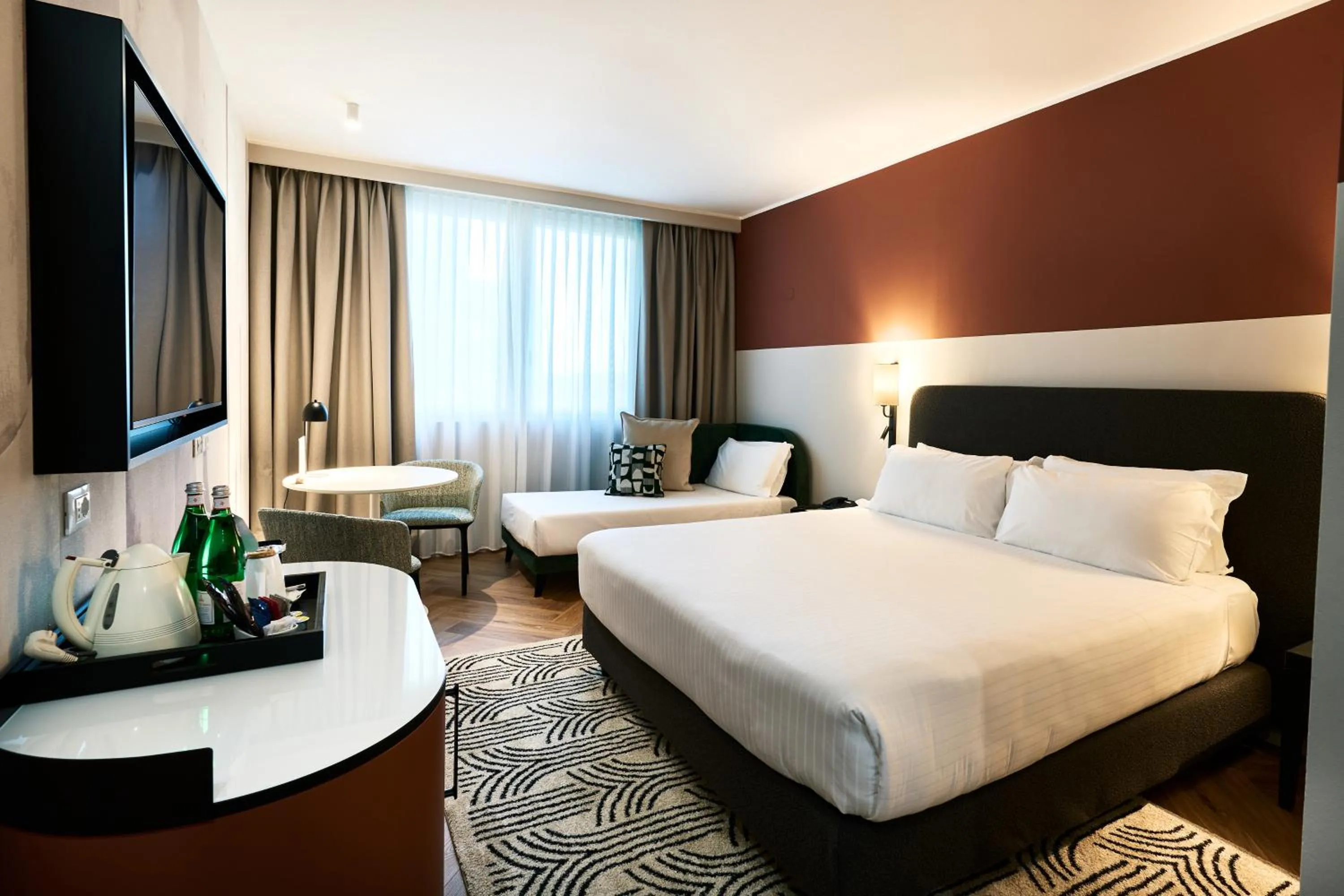 King Room with Sofa Bed - Non-Smoking in Crowne Plaza Padova by IHG