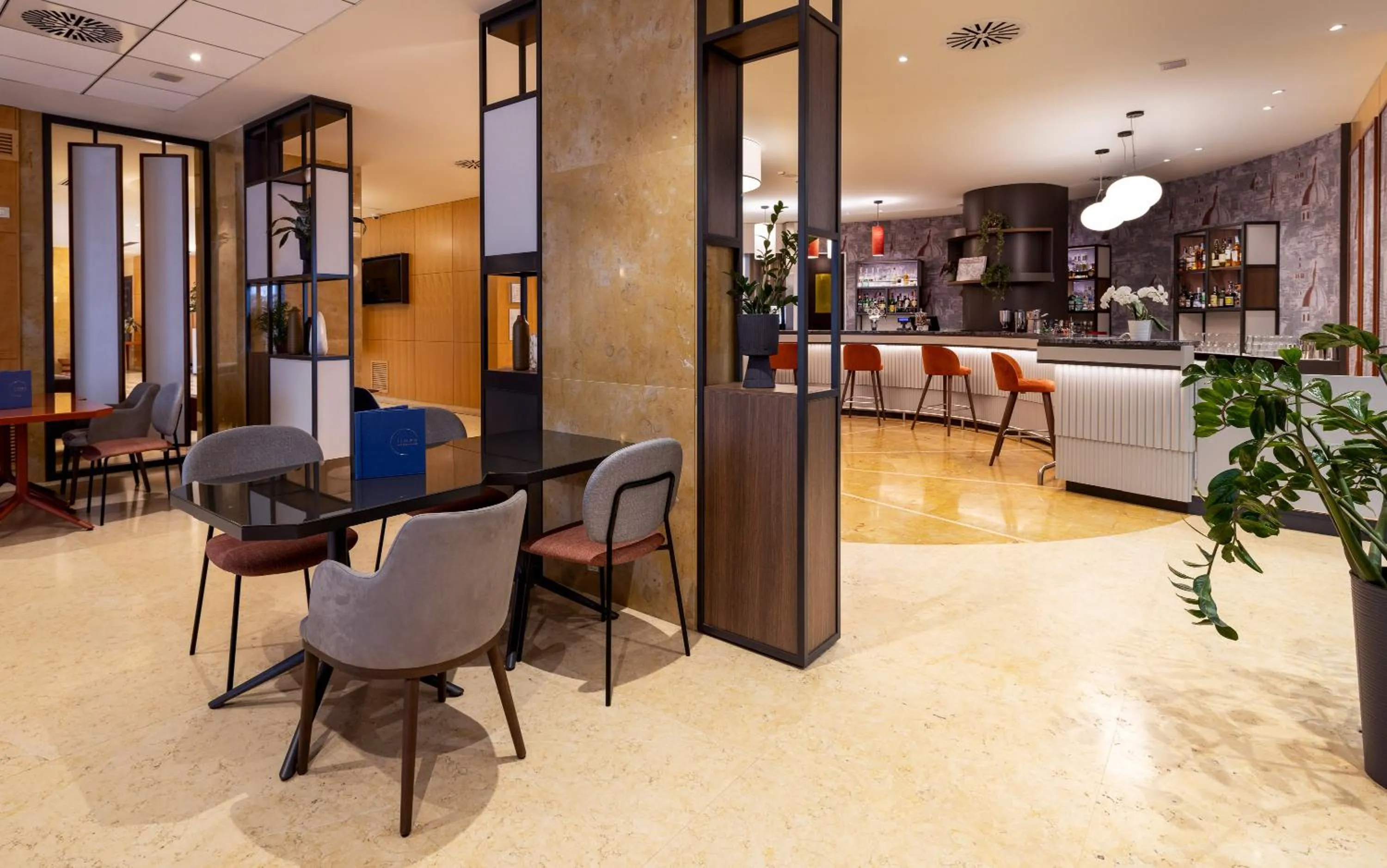 Lounge or bar in Crowne Plaza Padova by IHG