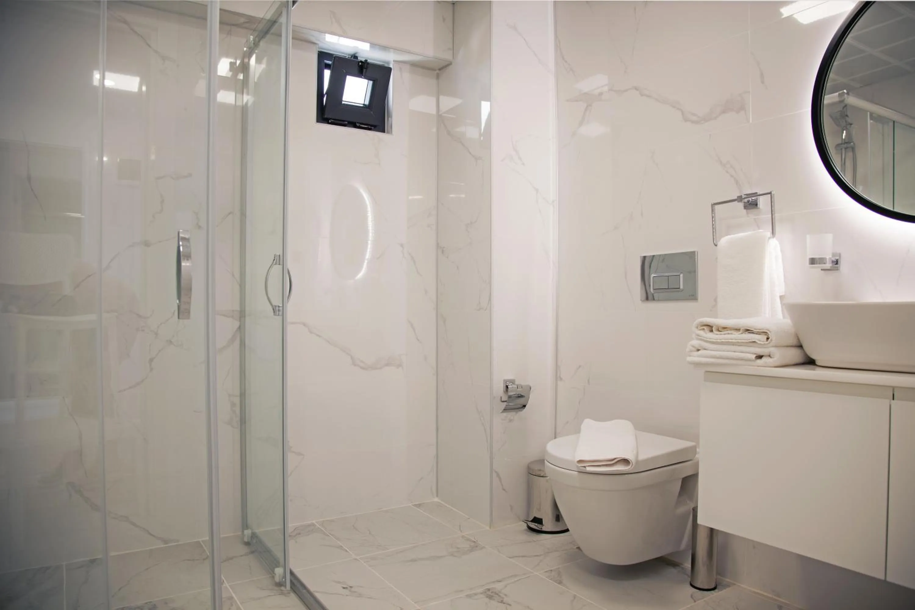 Bathroom in Edem Flower Hotel